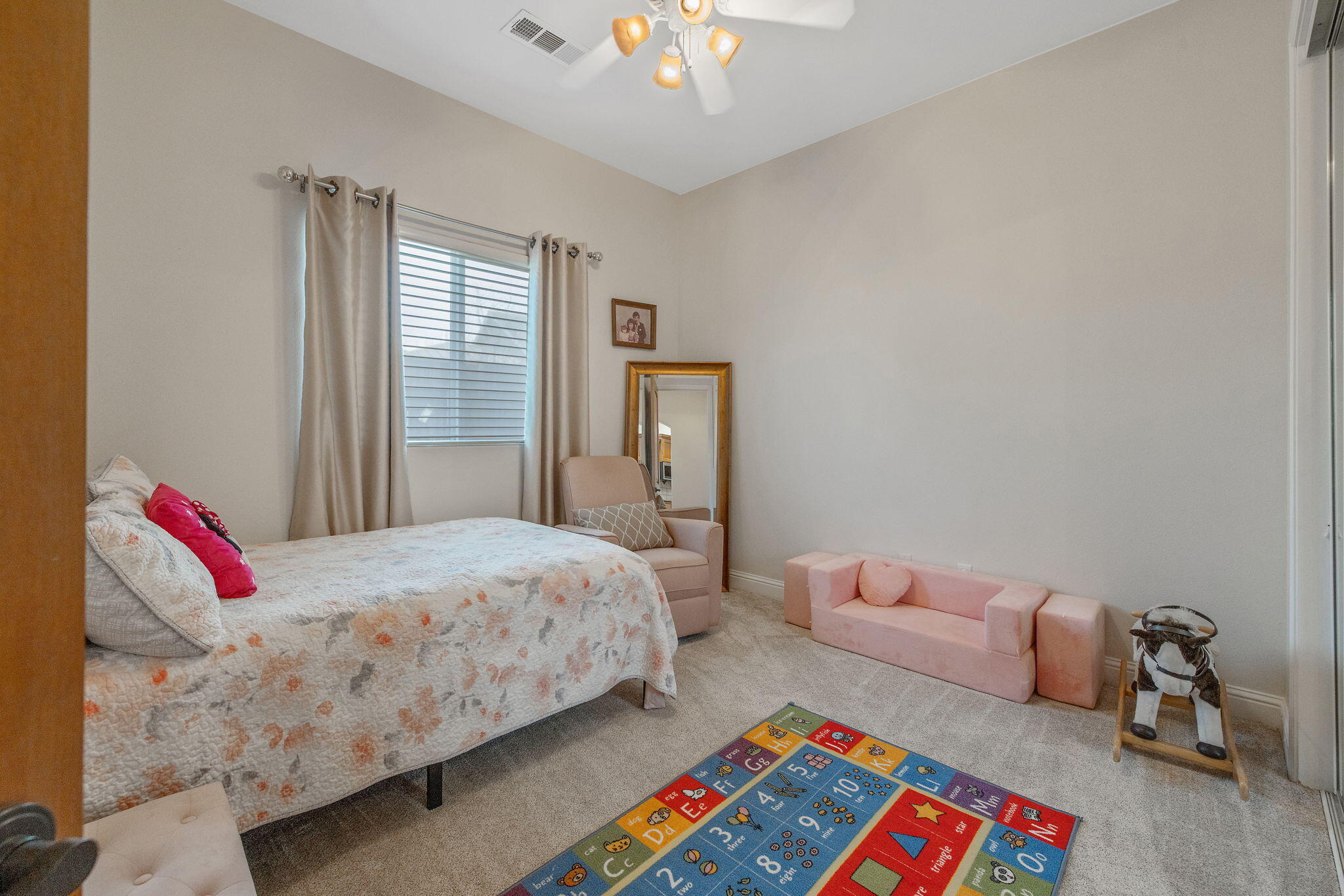 729 St Thomas Ct, Exeter, CA 93221