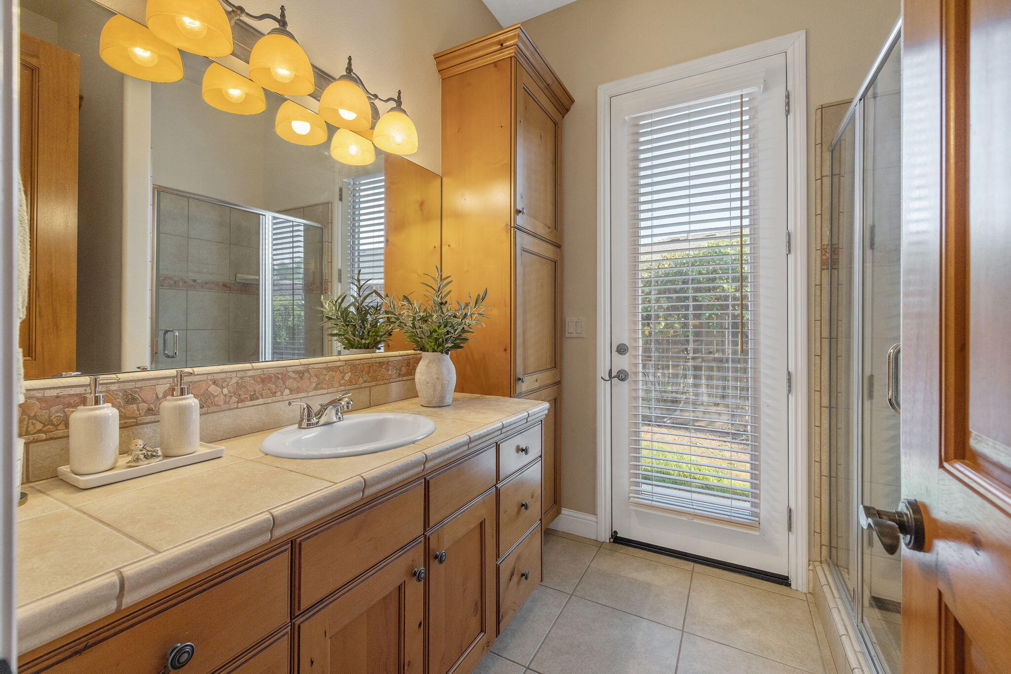 729 St Thomas Ct, Exeter, CA 93221