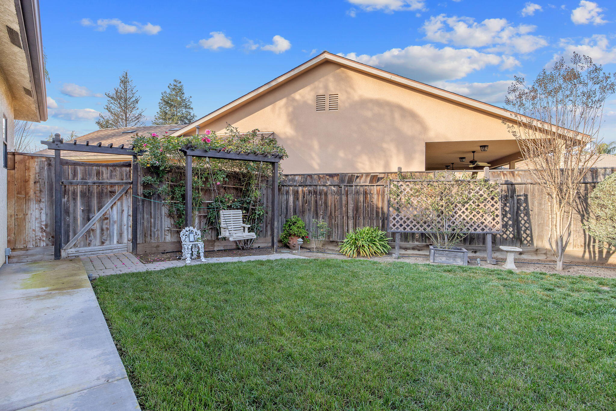 729 St Thomas Ct, Exeter, CA 93221