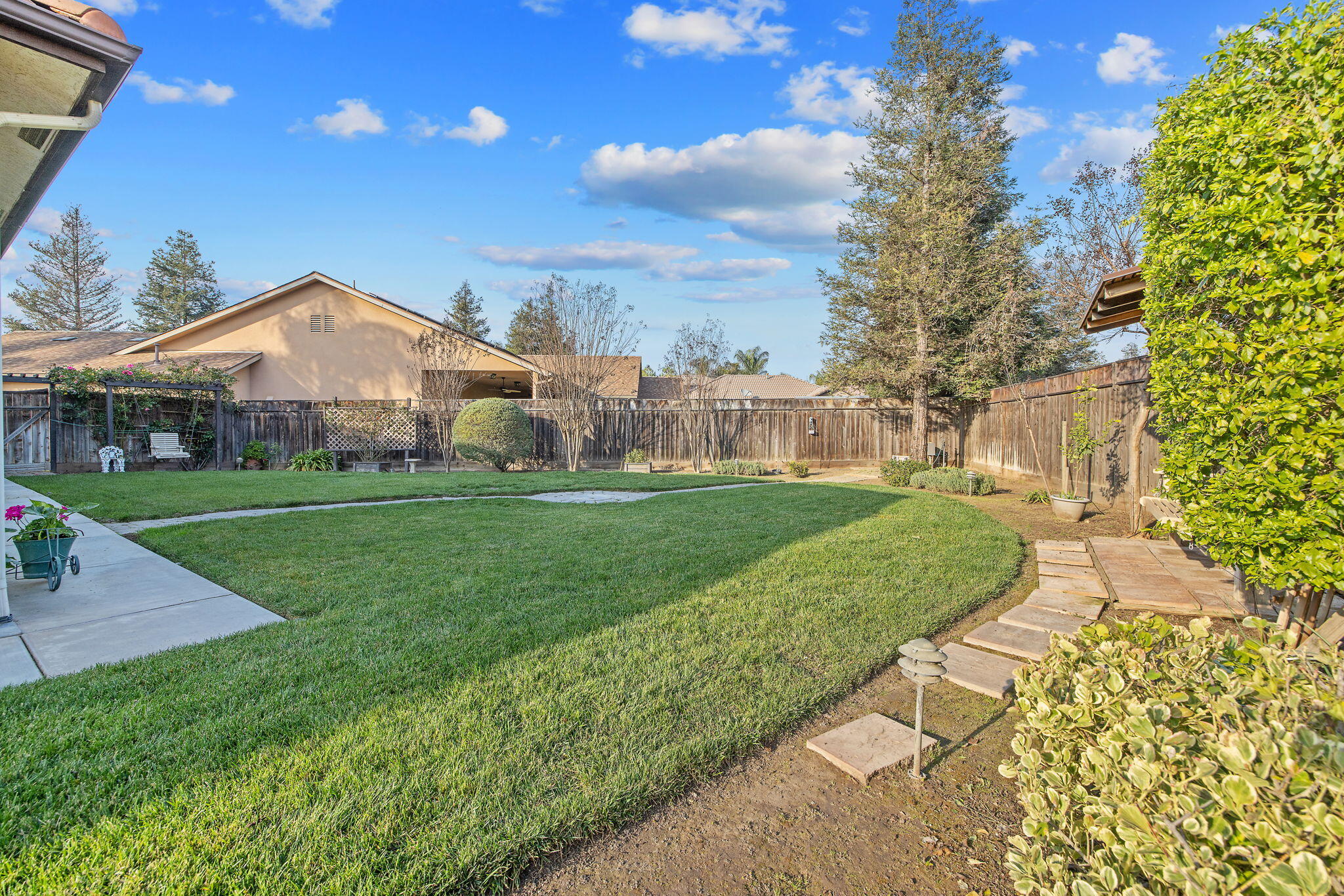 729 St Thomas Ct, Exeter, CA 93221