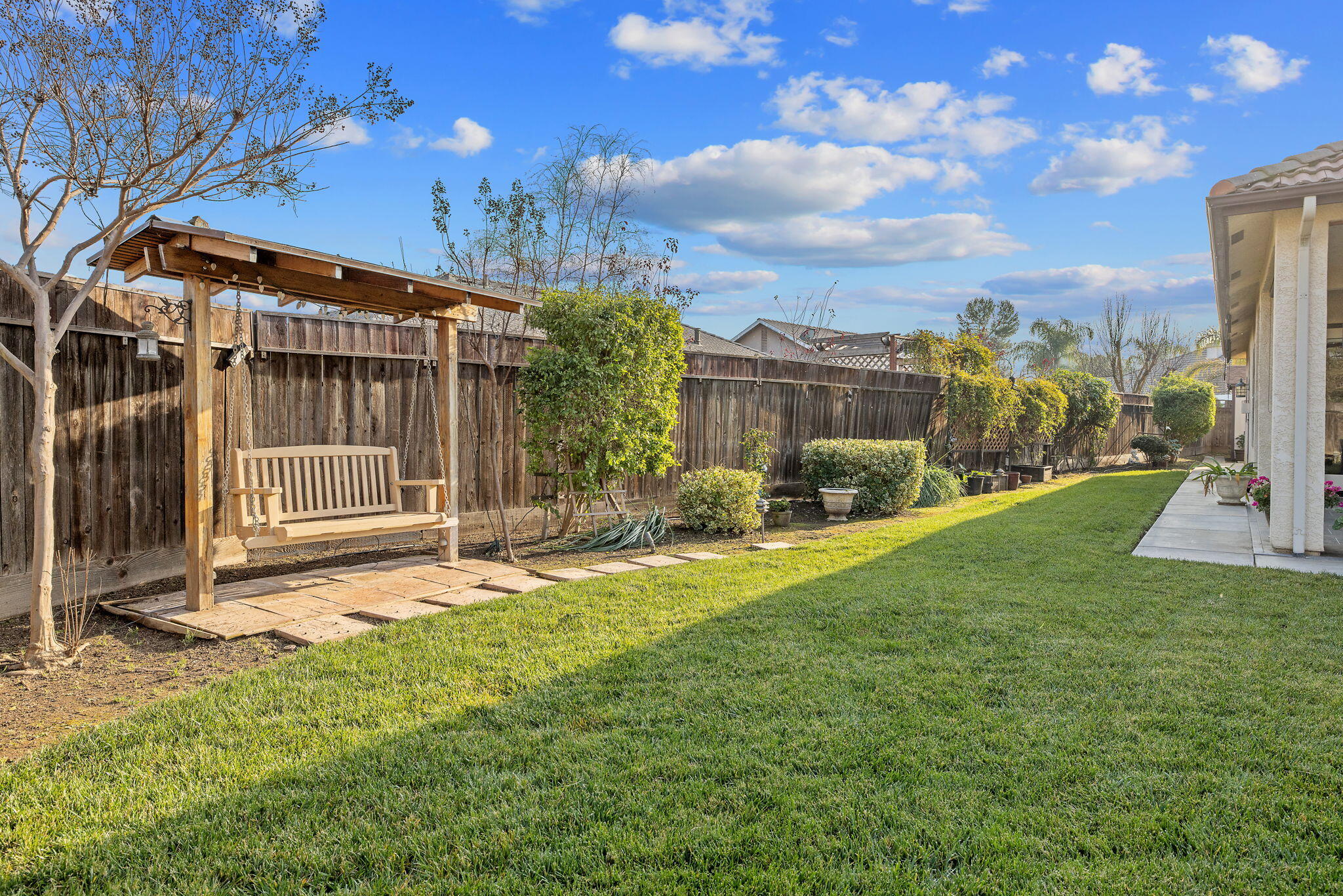 729 St Thomas Ct, Exeter, CA 93221