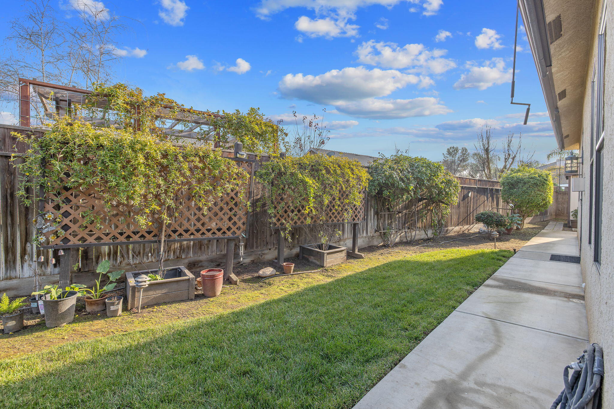 729 St Thomas Ct, Exeter, CA 93221