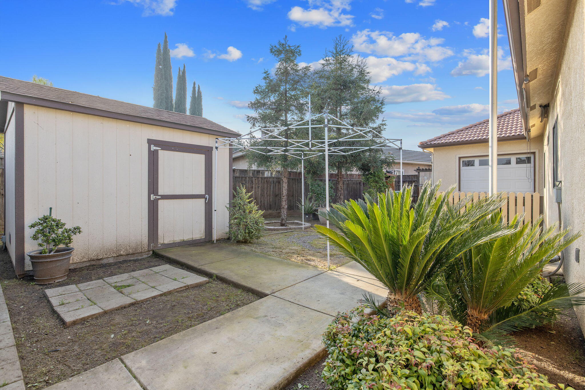729 St Thomas Ct, Exeter, CA 93221