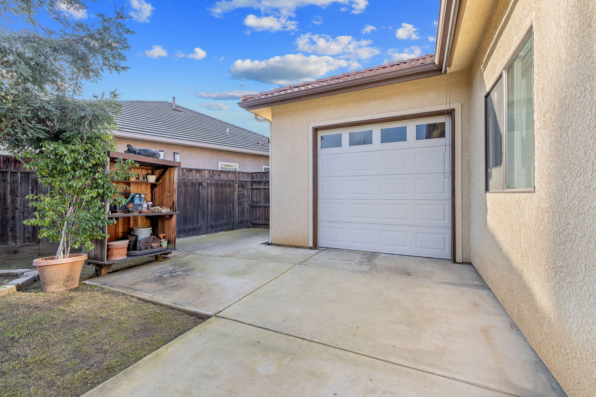 729 St Thomas Ct, Exeter, CA 93221