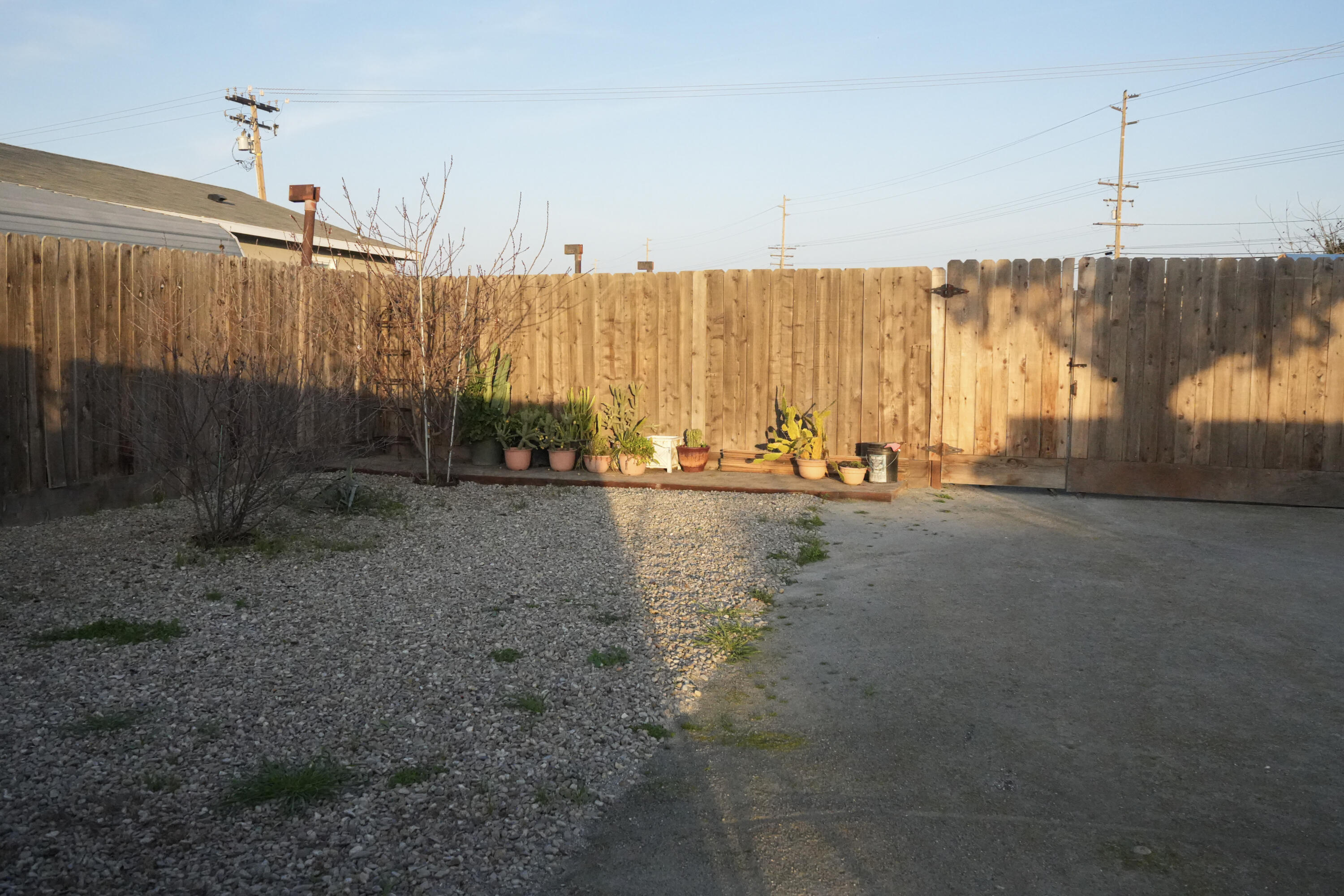 1705 E Foster Dr #B, Tulare, CA 93274