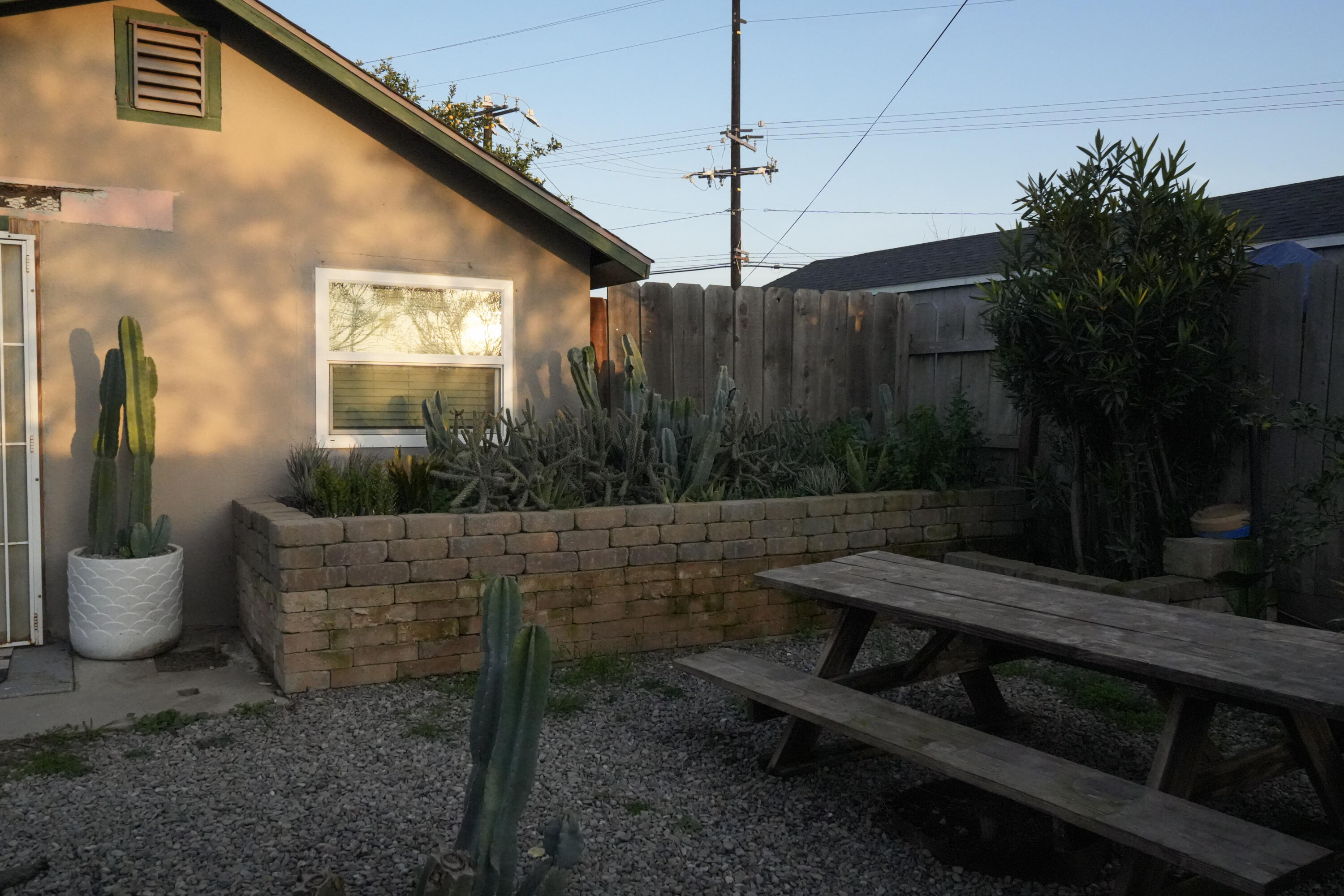 1705 E Foster Dr #B, Tulare, CA 93274