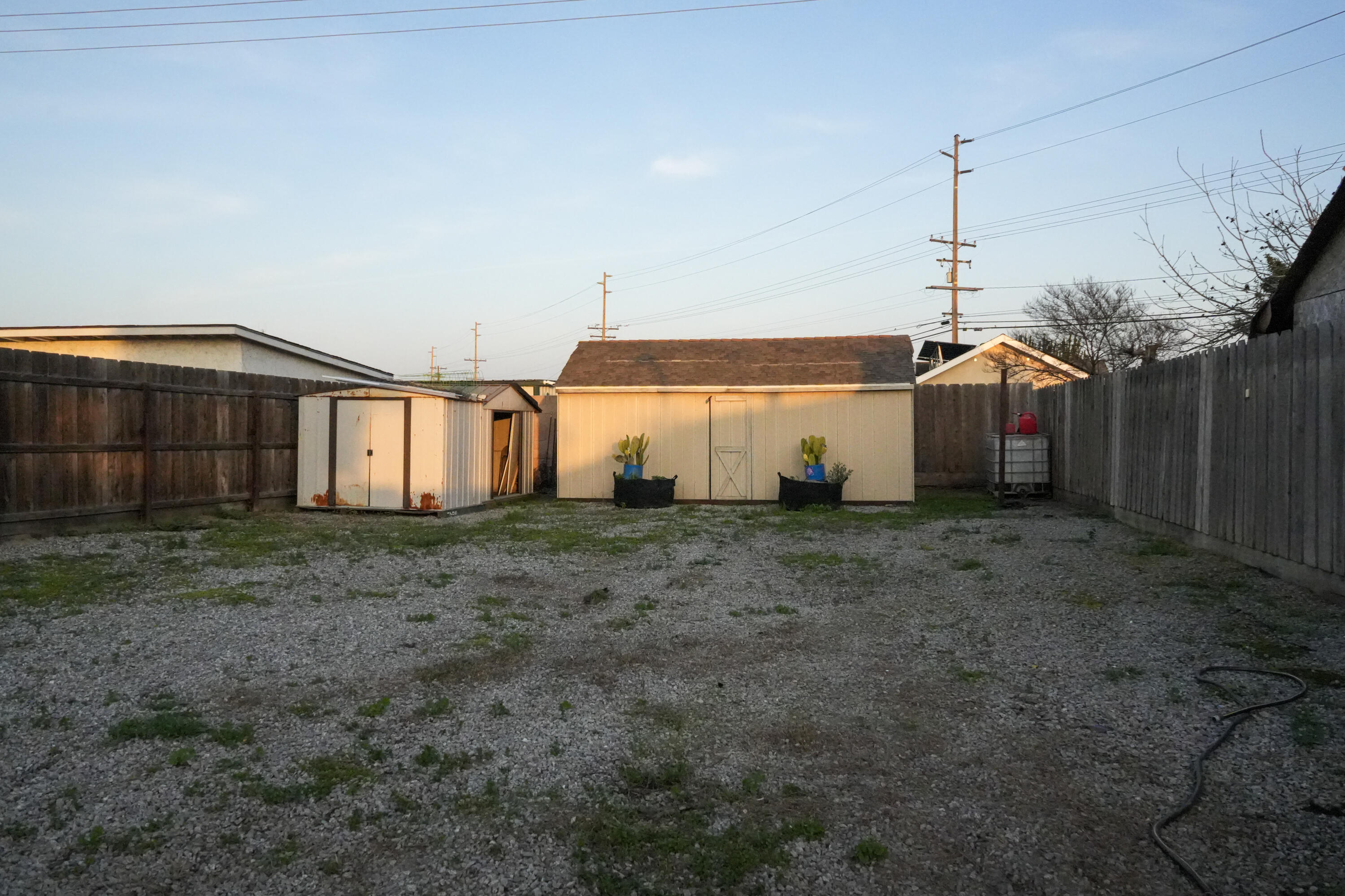 1705 E Foster Dr #B, Tulare, CA 93274