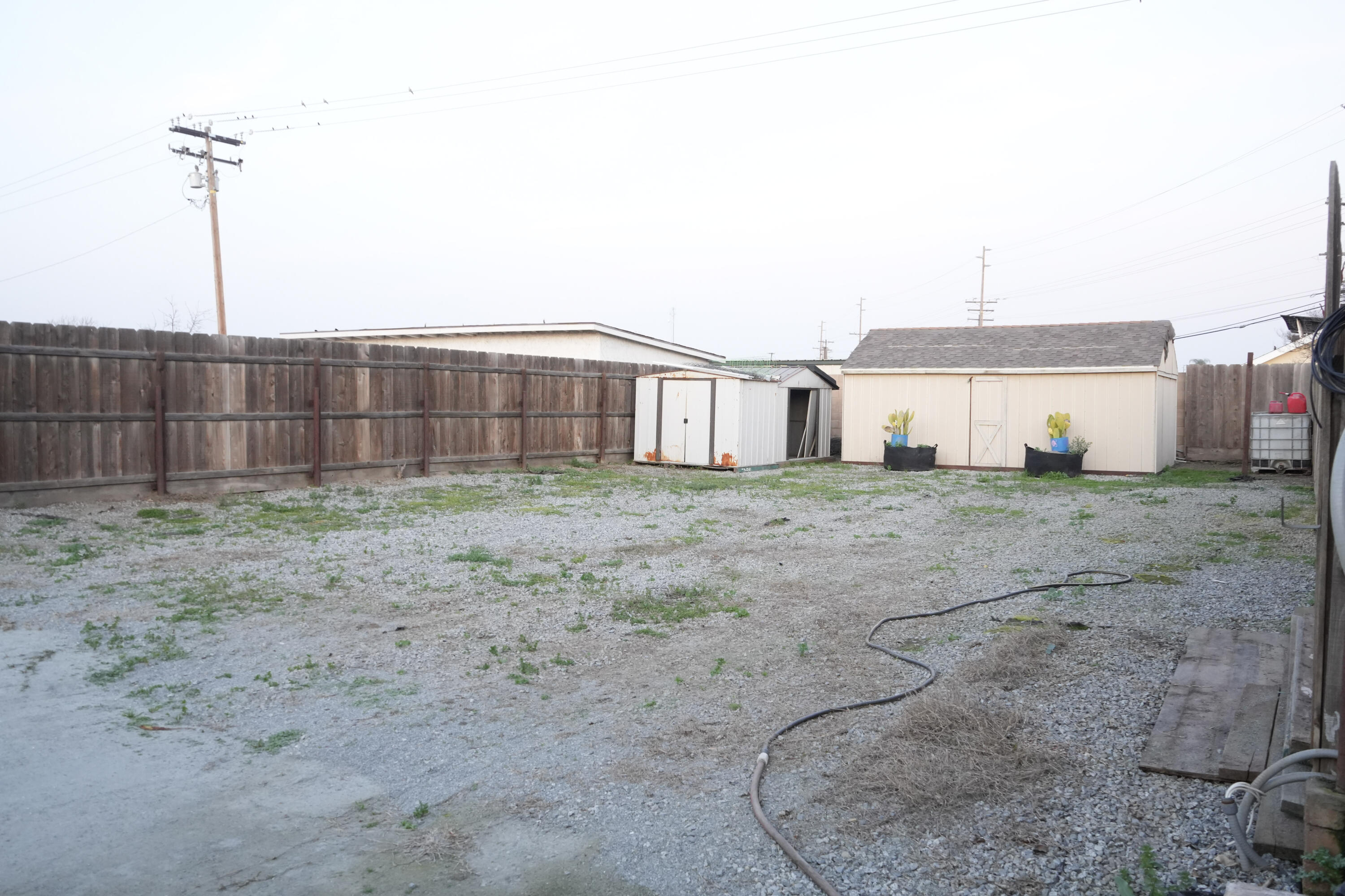 1705 E Foster Dr #B, Tulare, CA 93274