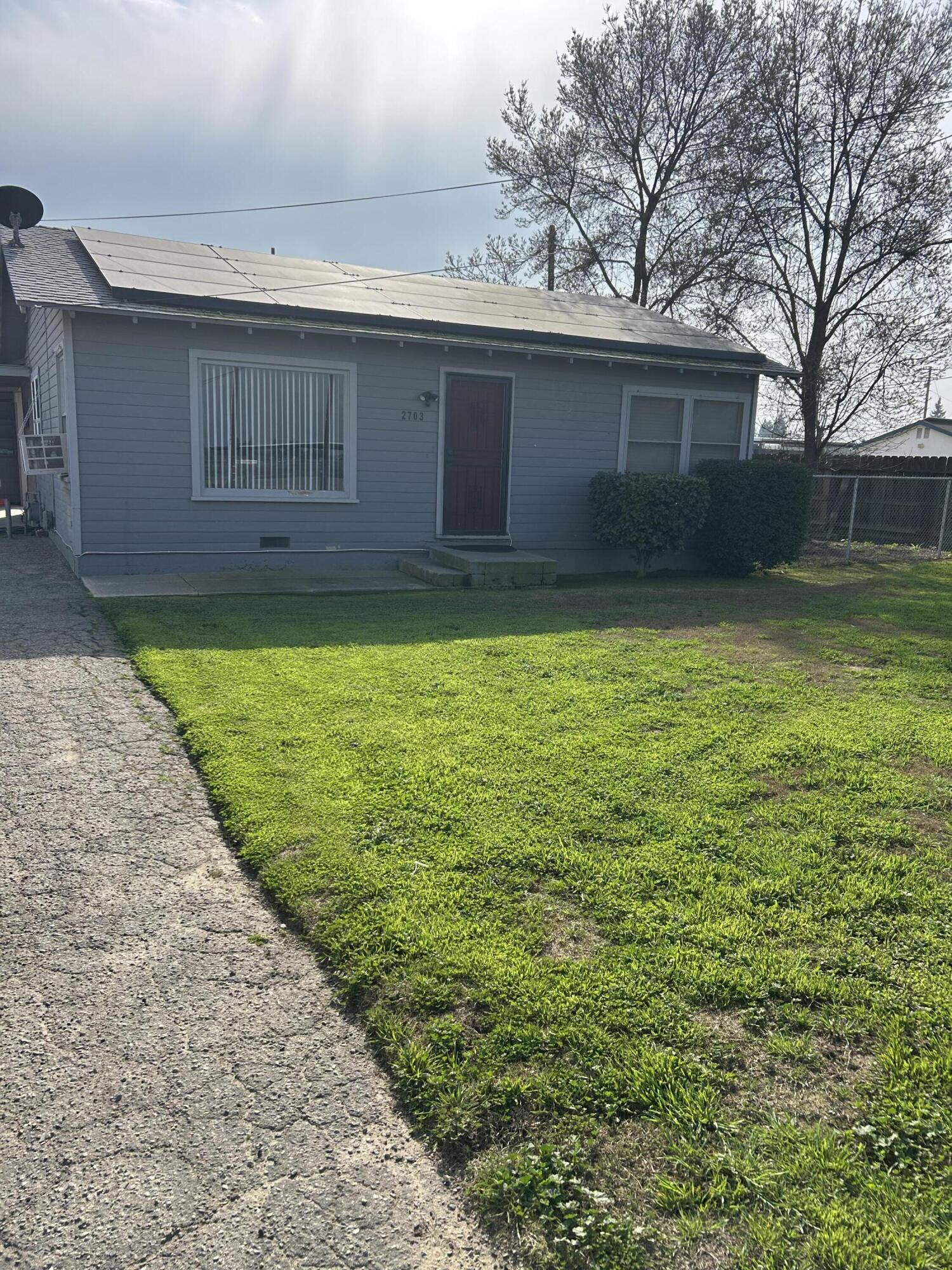 2703 E Goshen Ave, Visalia, CA 93292