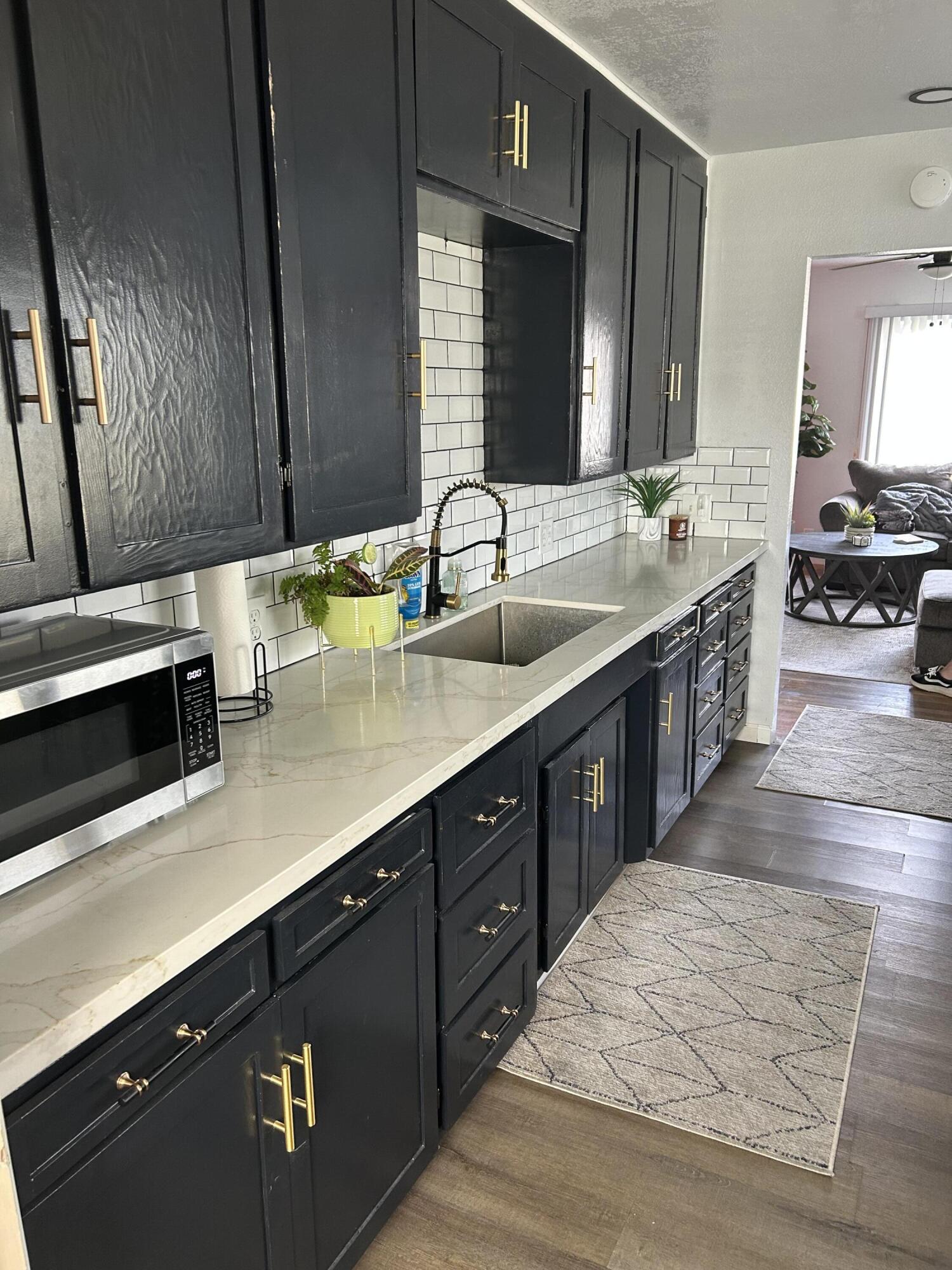 2703 E Goshen Ave, Visalia, CA 93292