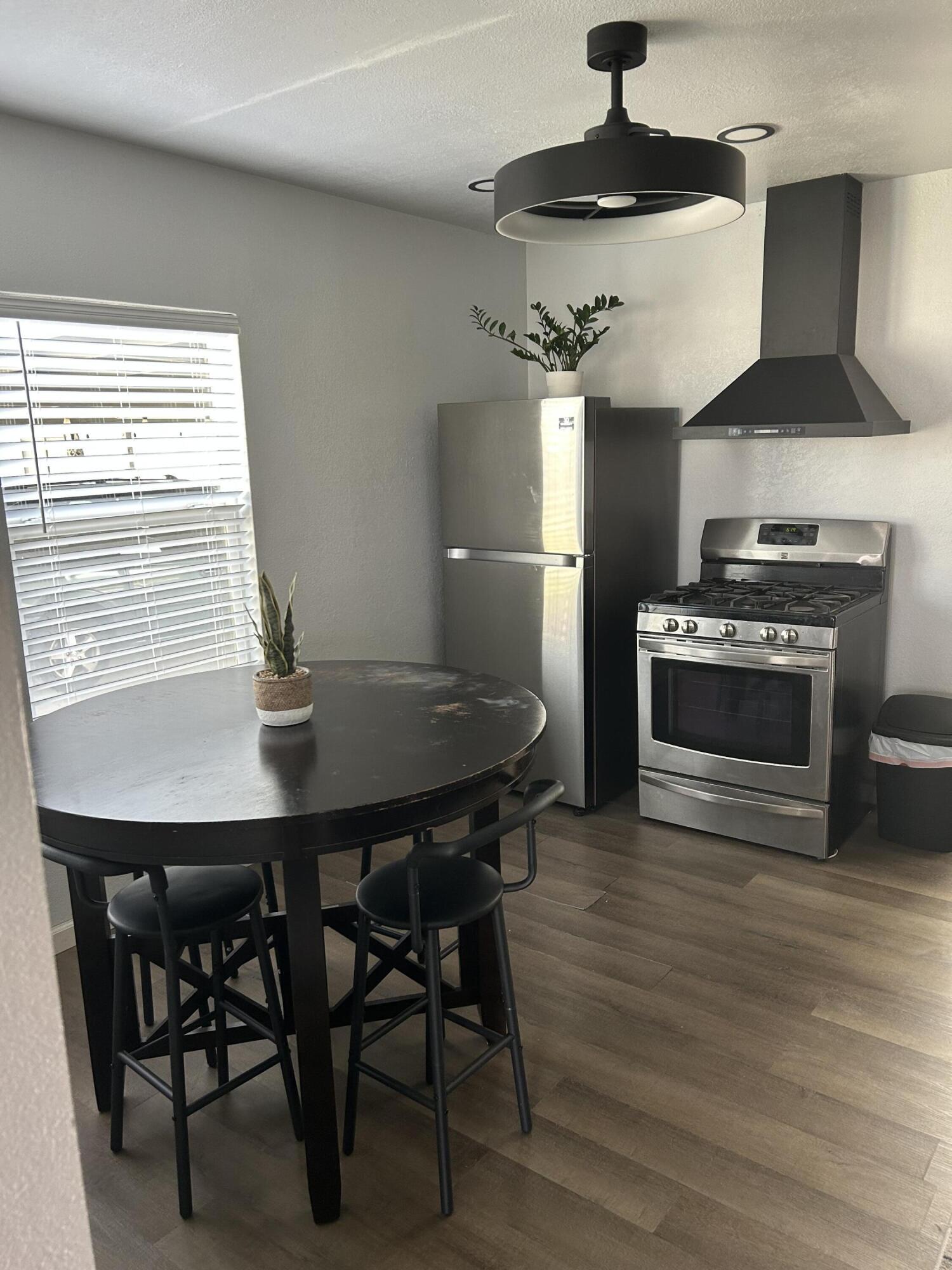 2703 E Goshen Ave, Visalia, CA 93292