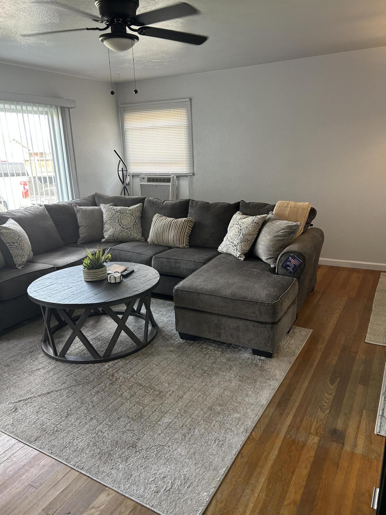 2703 E Goshen Ave, Visalia, CA 93292