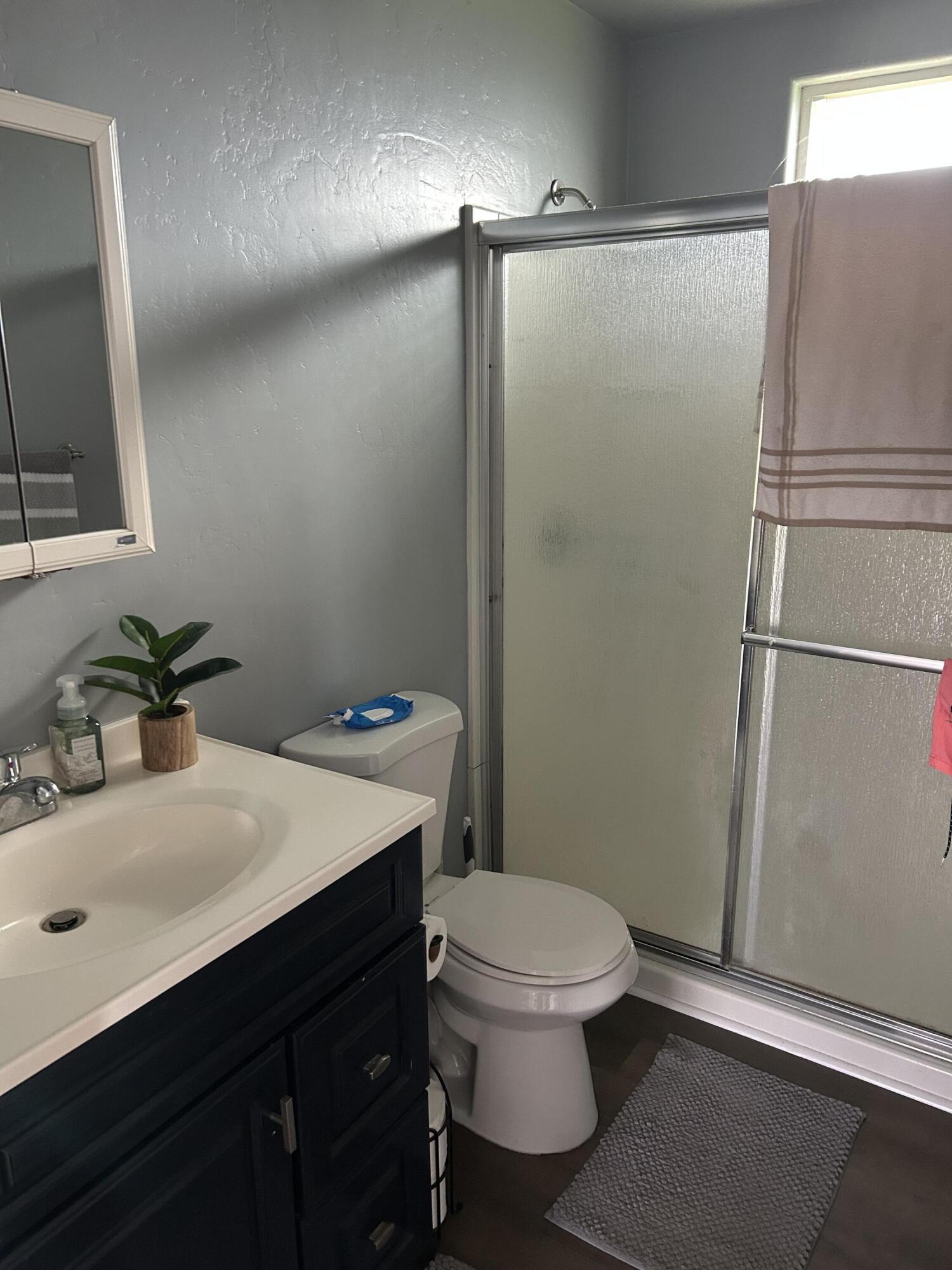 2703 E Goshen Ave, Visalia, CA 93292