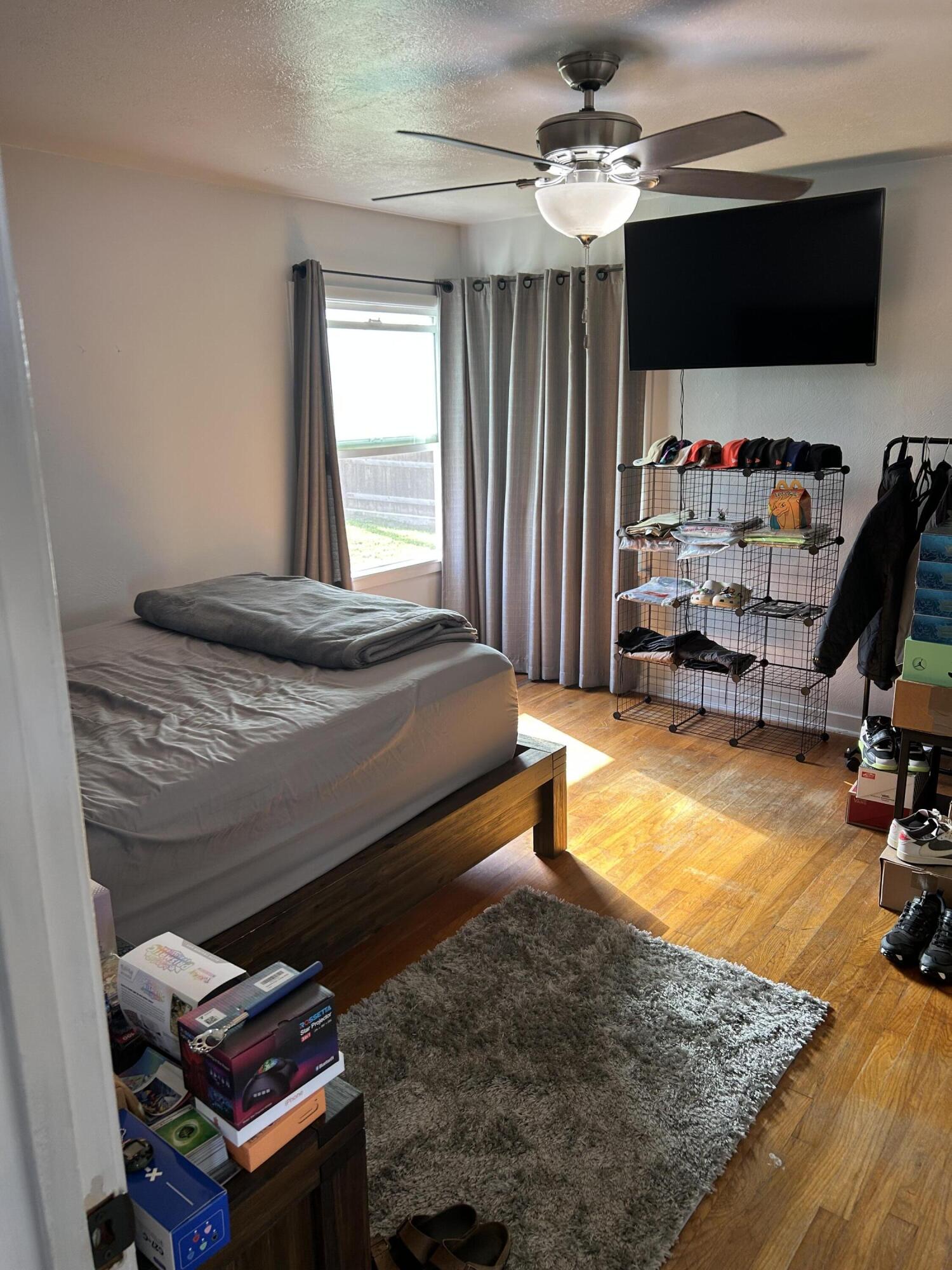 2703 E Goshen Ave, Visalia, CA 93292