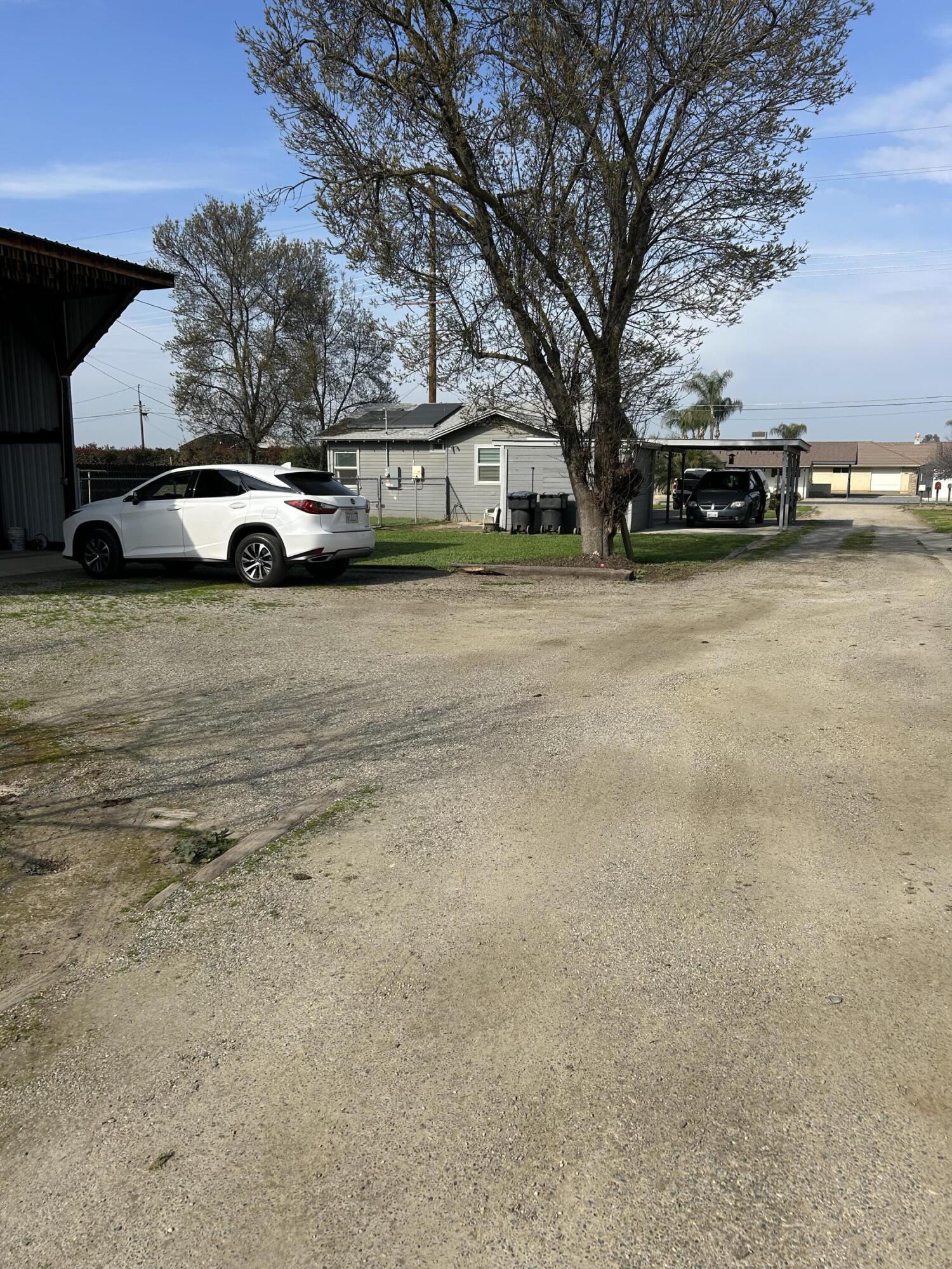 2703 E Goshen Ave, Visalia, CA 93292