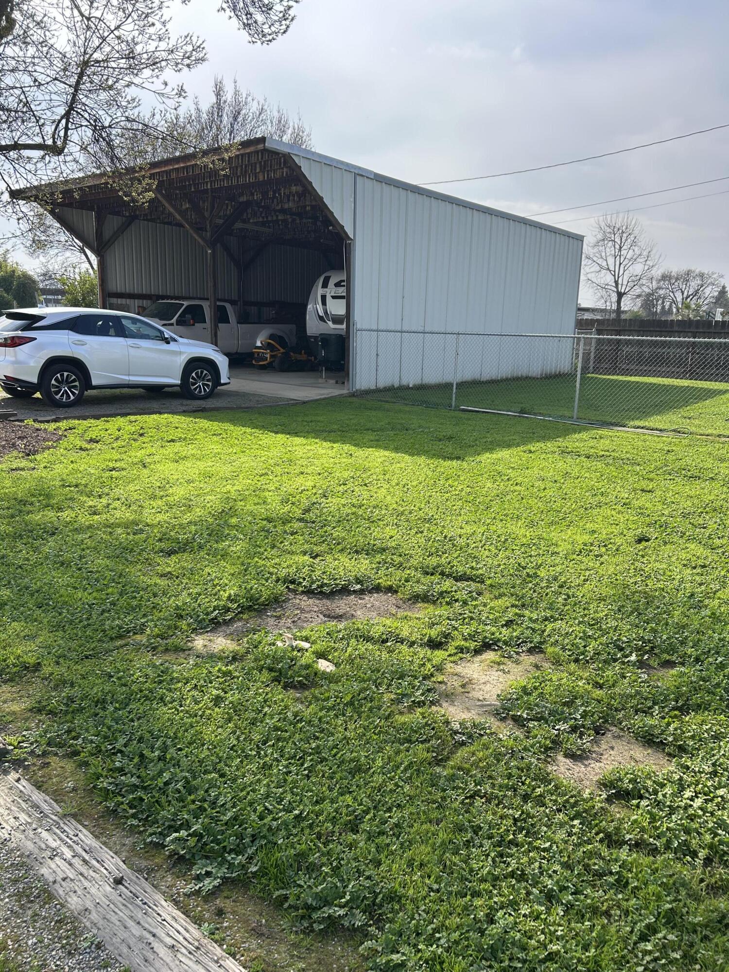 2703 E Goshen Ave, Visalia, CA 93292