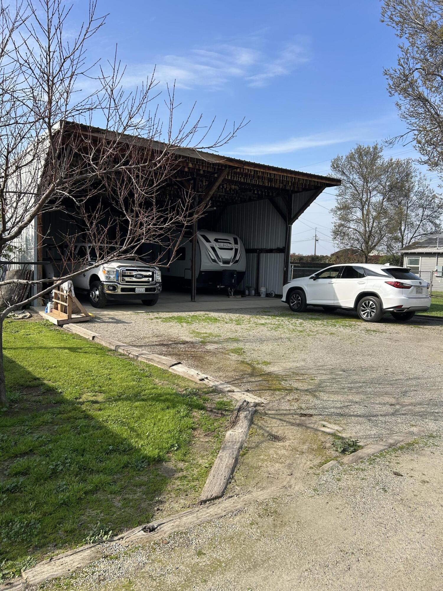 2703 E Goshen Ave, Visalia, CA 93292