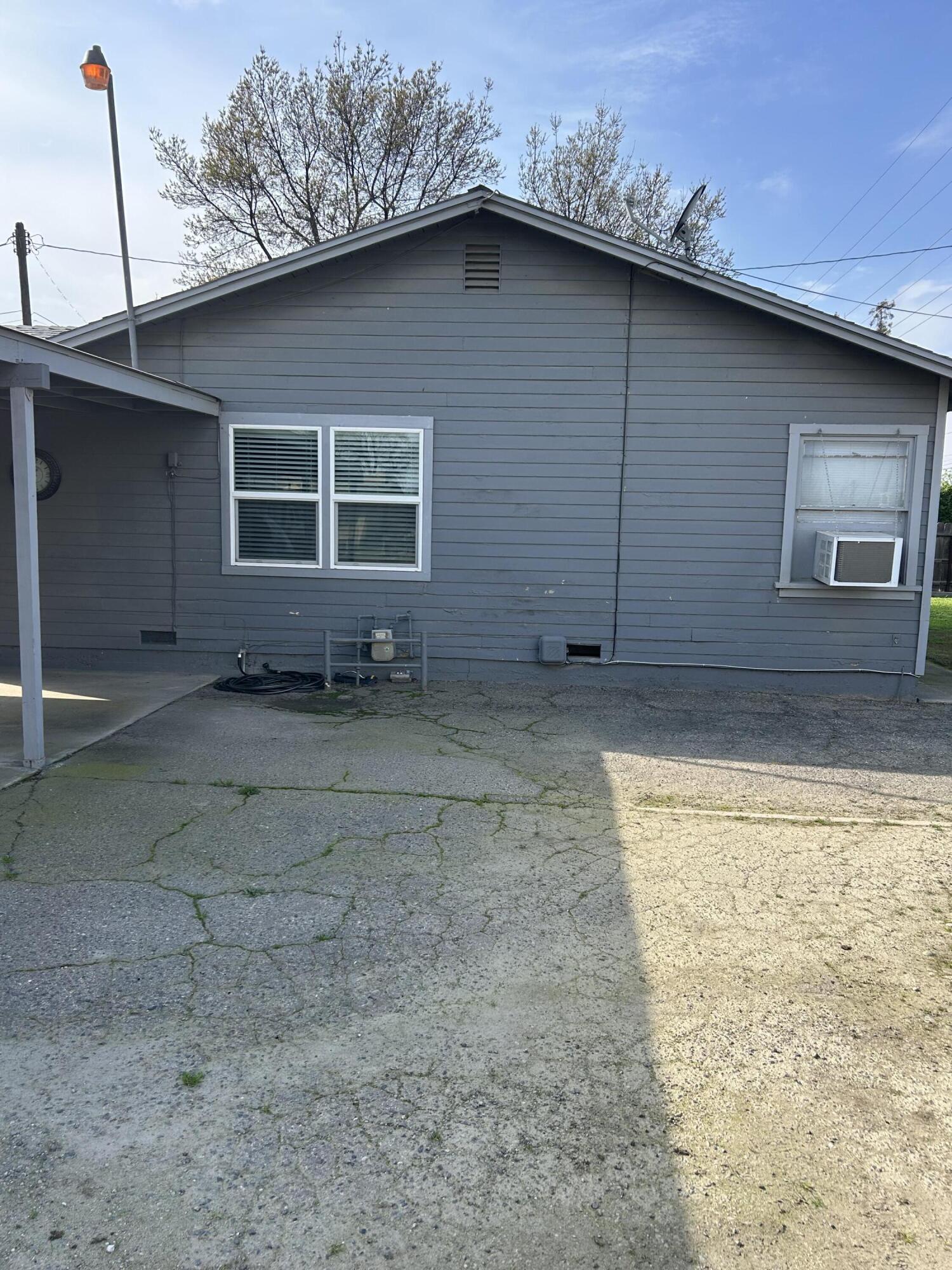 2703 E Goshen Ave, Visalia, CA 93292