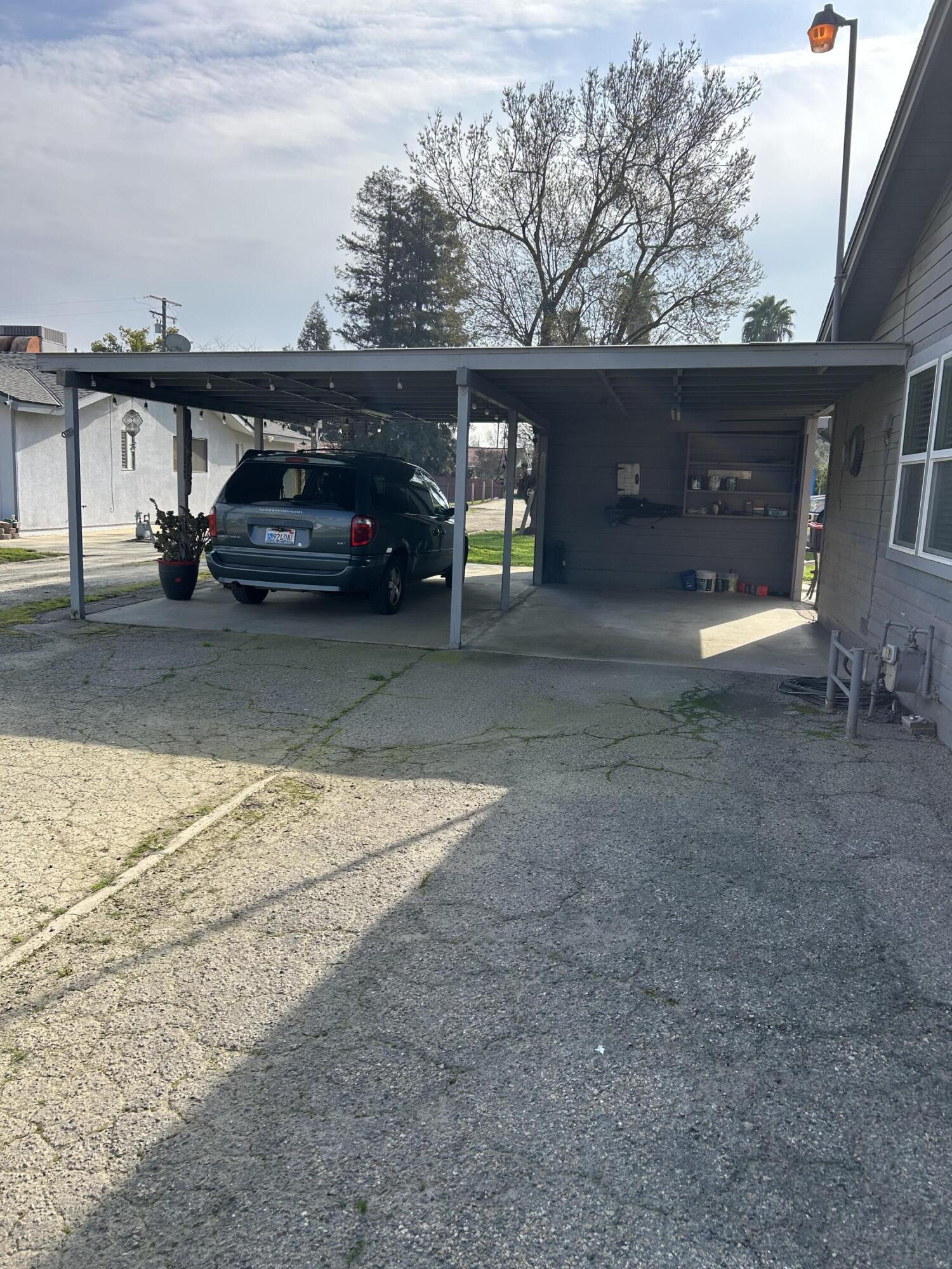 2703 E Goshen Ave, Visalia, CA 93292