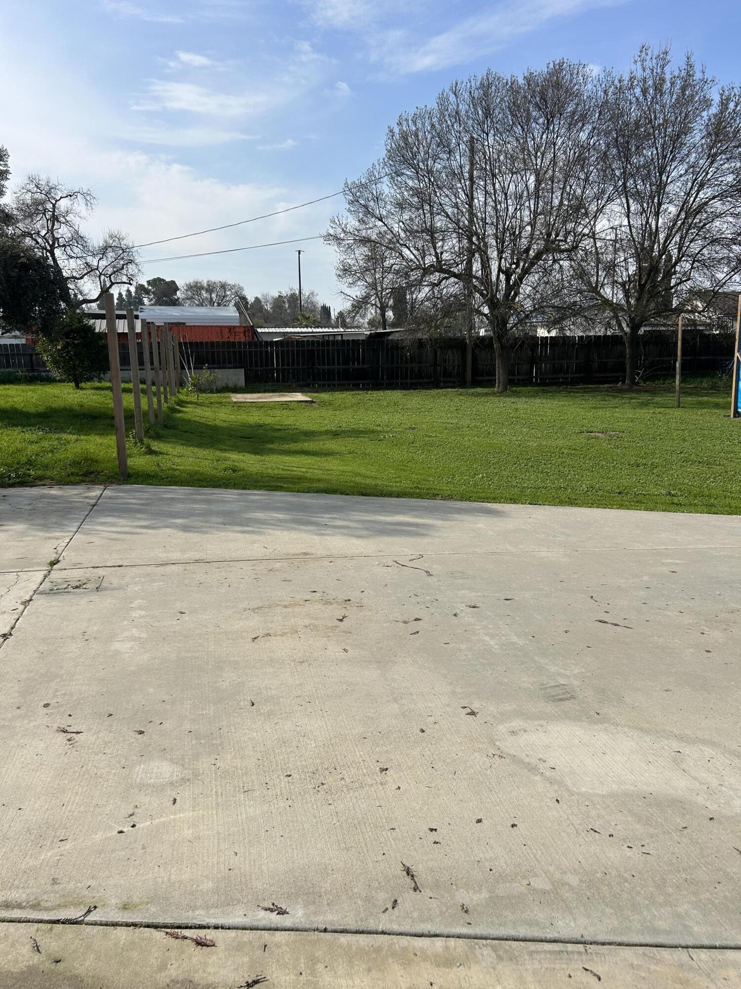 2703 E Goshen Ave, Visalia, CA 93292