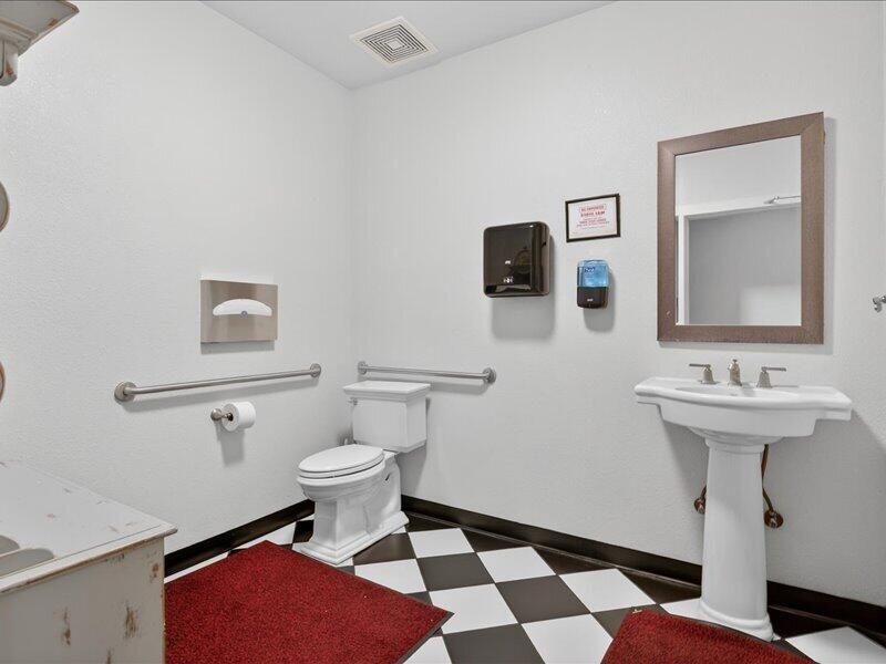 151 S E St, Exeter, CA 93221