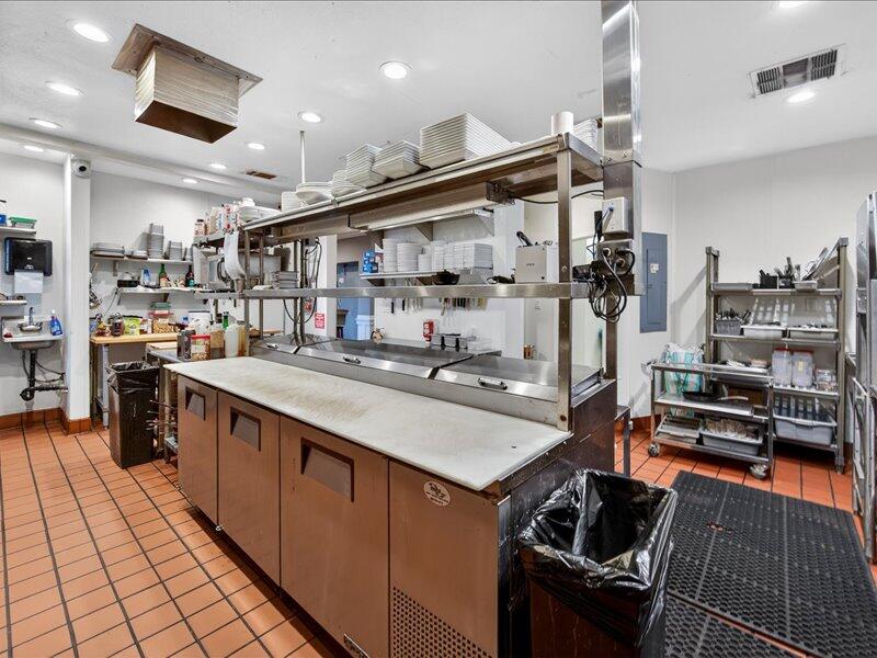 151 S E St, Exeter, CA 93221