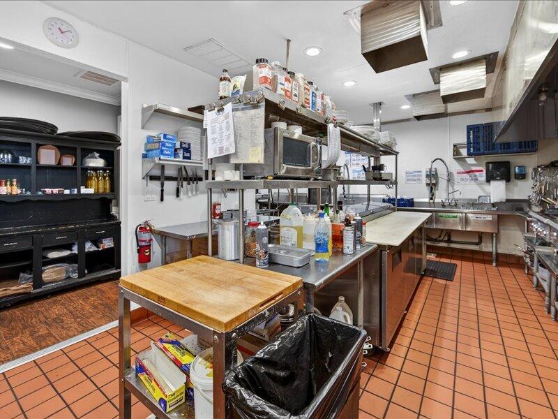 151 S E St, Exeter, CA 93221