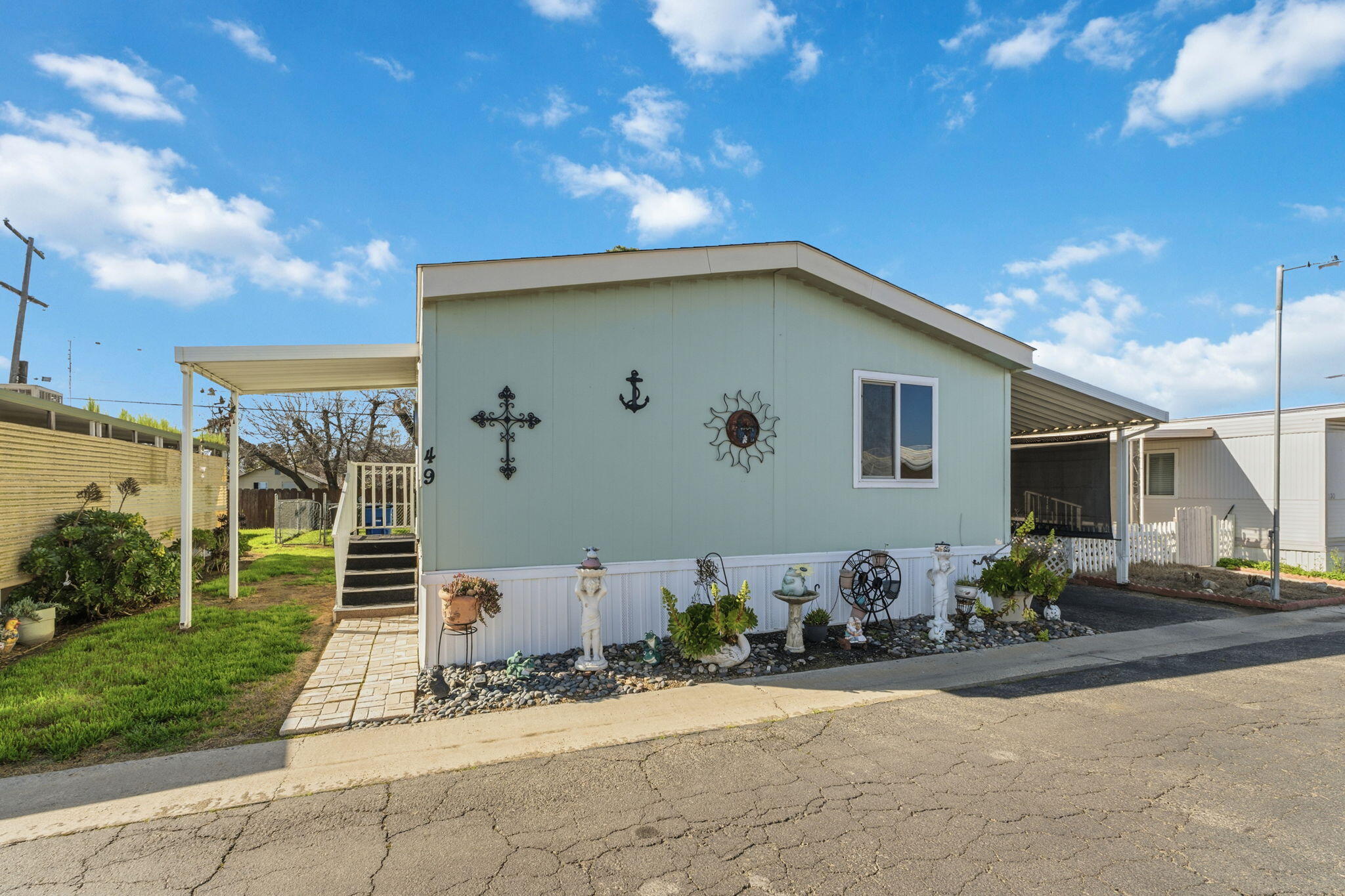 852 E Grangeville Blvd #49, Hanford, CA 93230