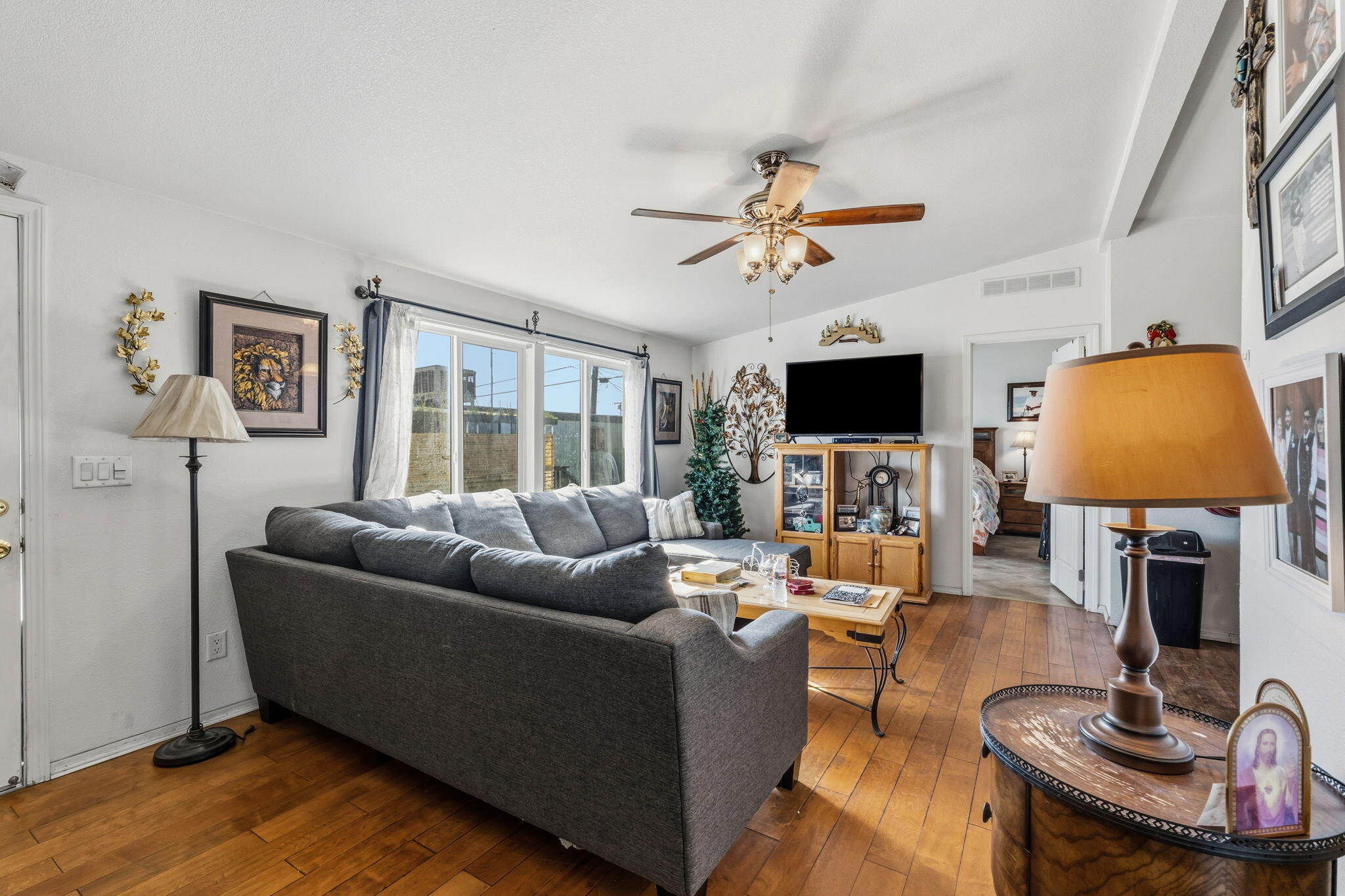 852 E Grangeville Blvd #49, Hanford, CA 93230