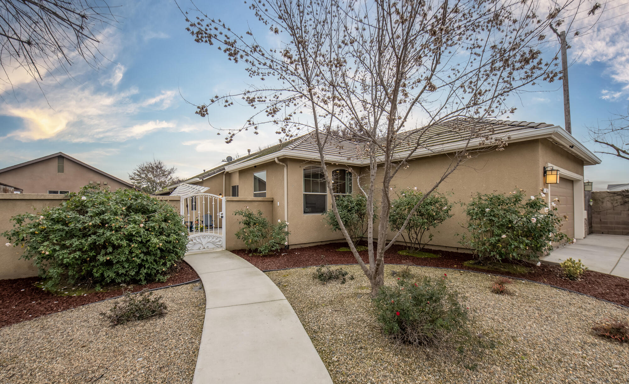 352 S Wind Ct, Visalia, CA 93292
