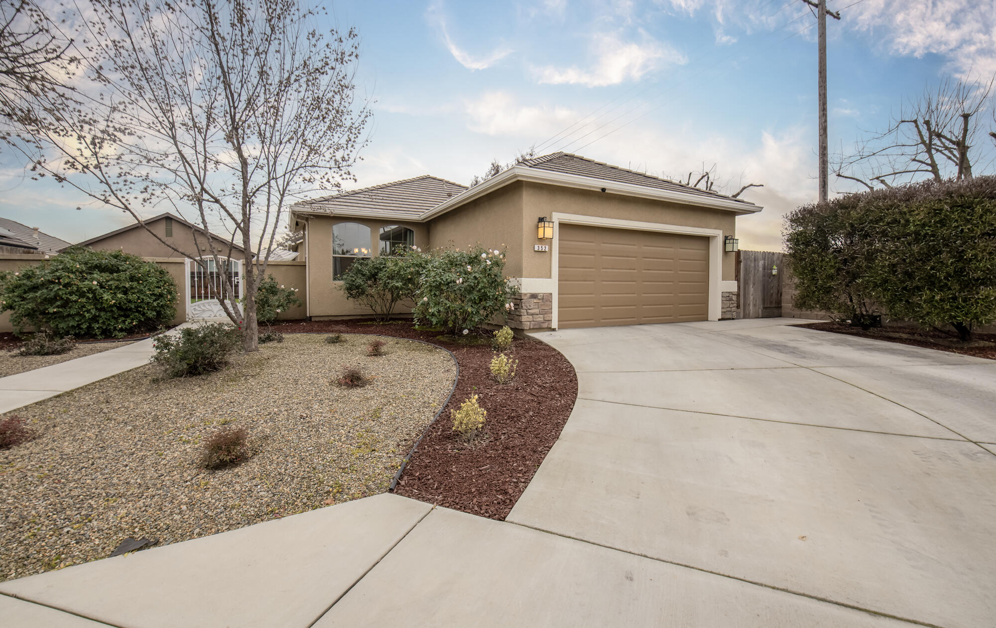 352 S Wind Ct, Visalia, CA 93292