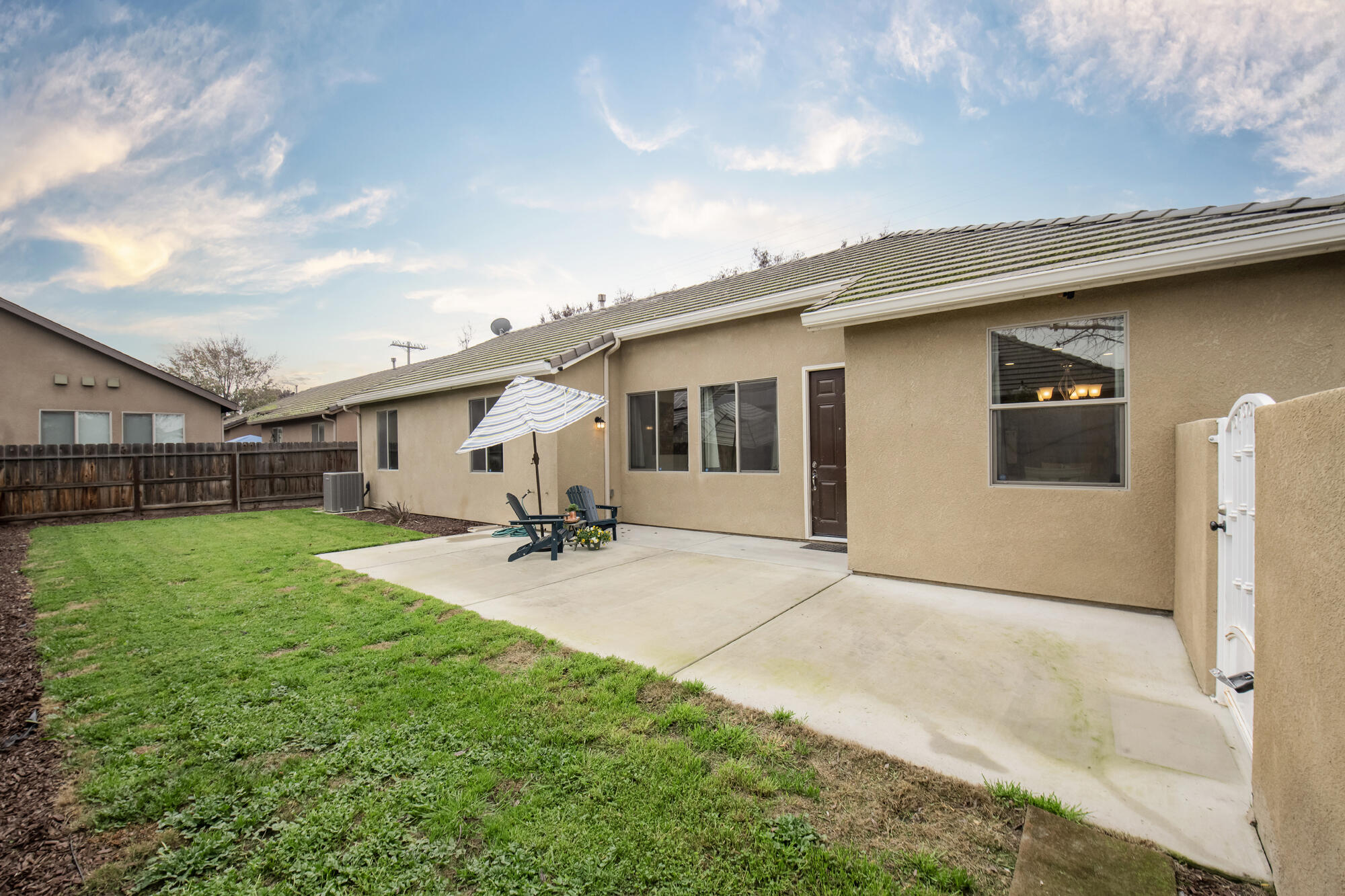 352 S Wind Ct, Visalia, CA 93292