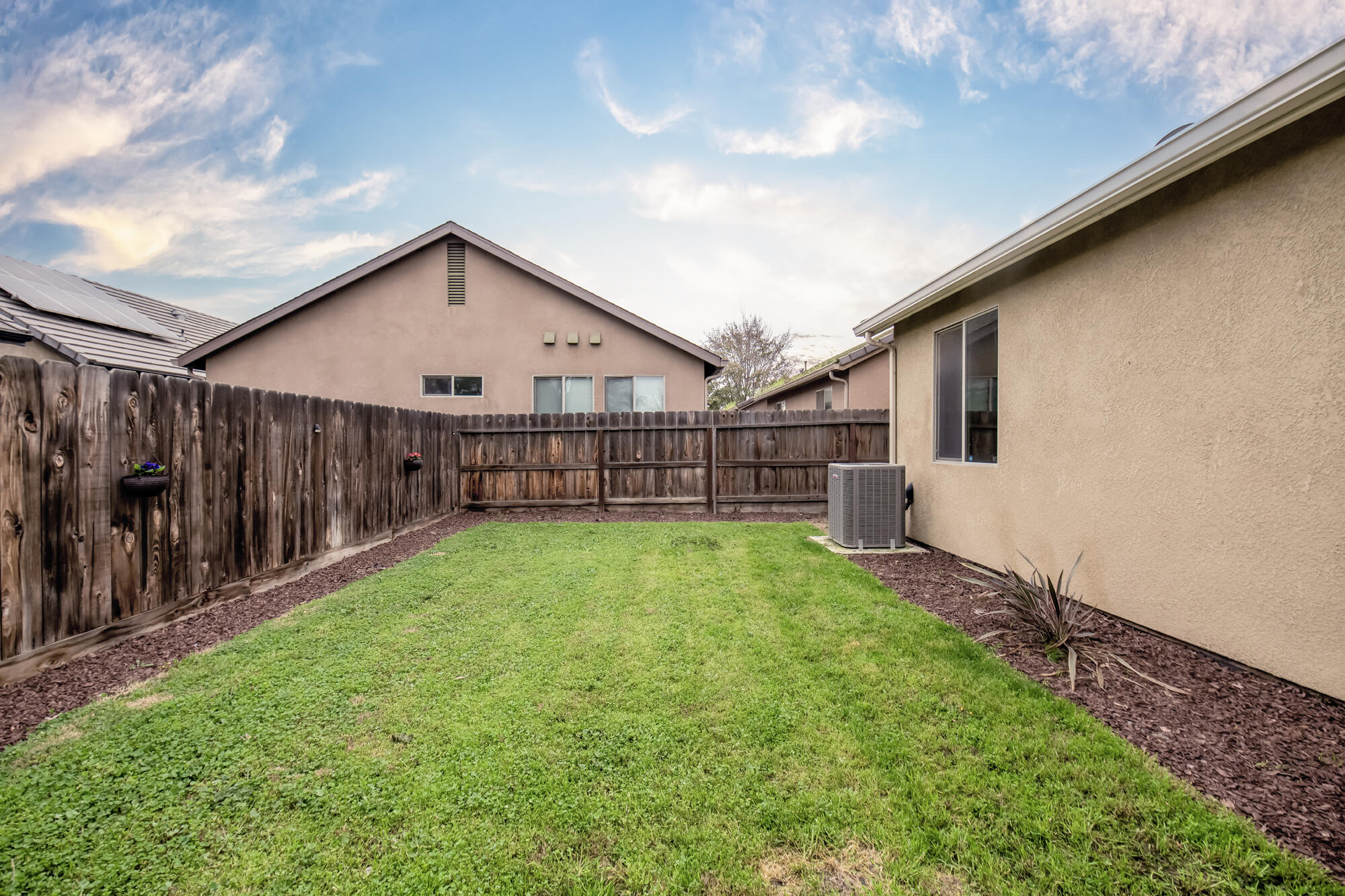 352 S Wind Ct, Visalia, CA 93292