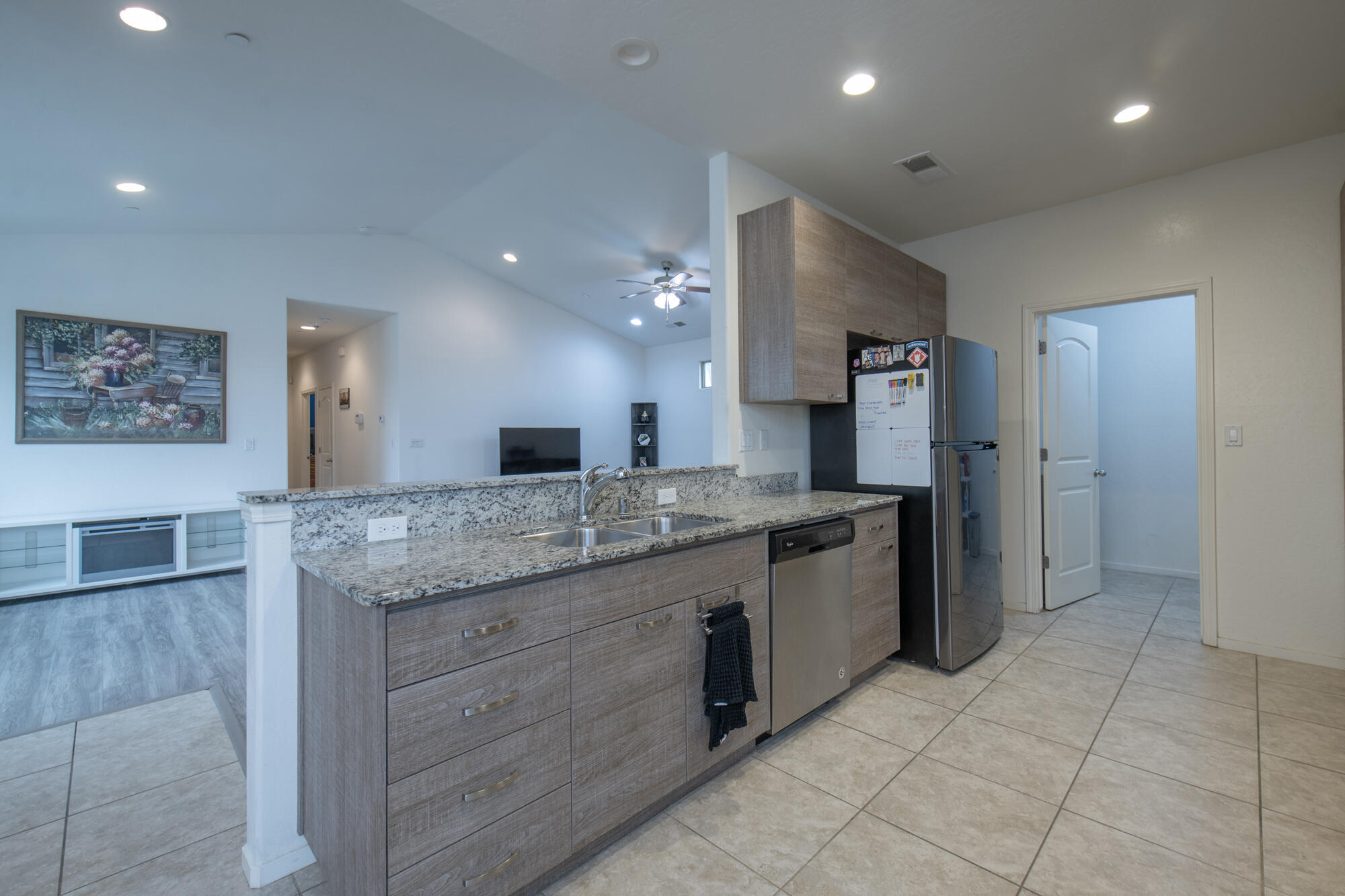 352 S Wind Ct, Visalia, CA 93292