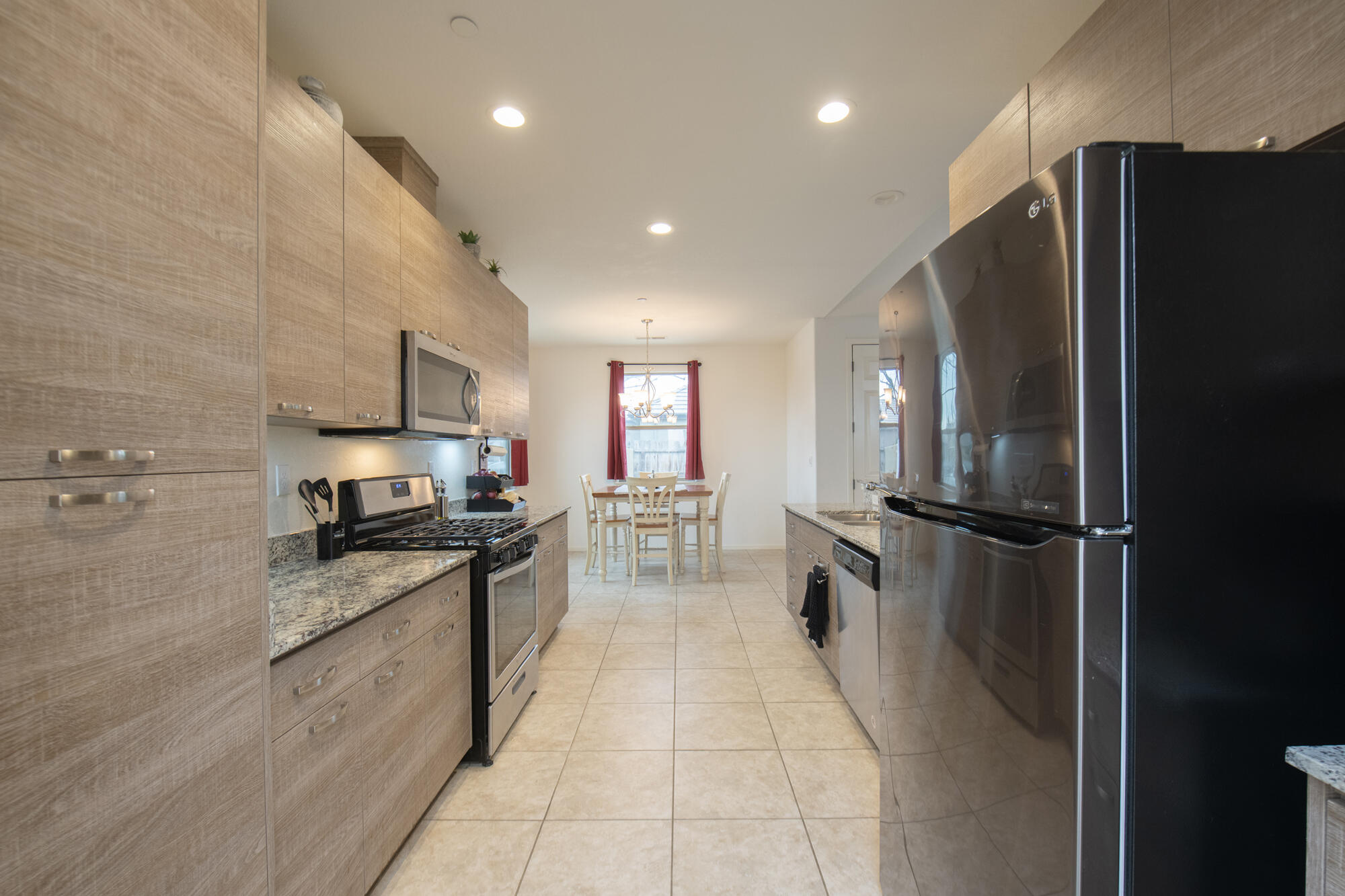 352 S Wind Ct, Visalia, CA 93292