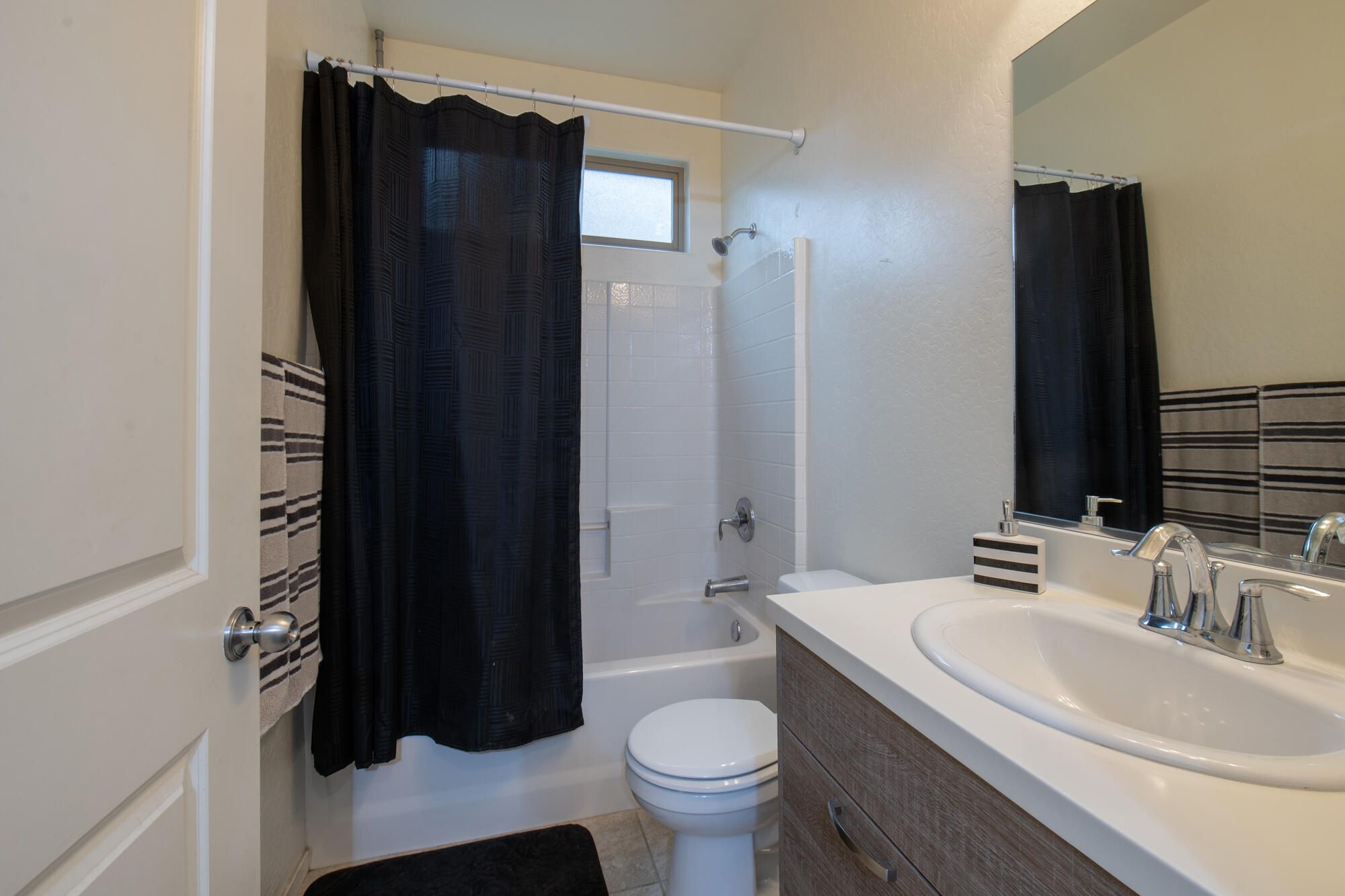 352 S Wind Ct, Visalia, CA 93292