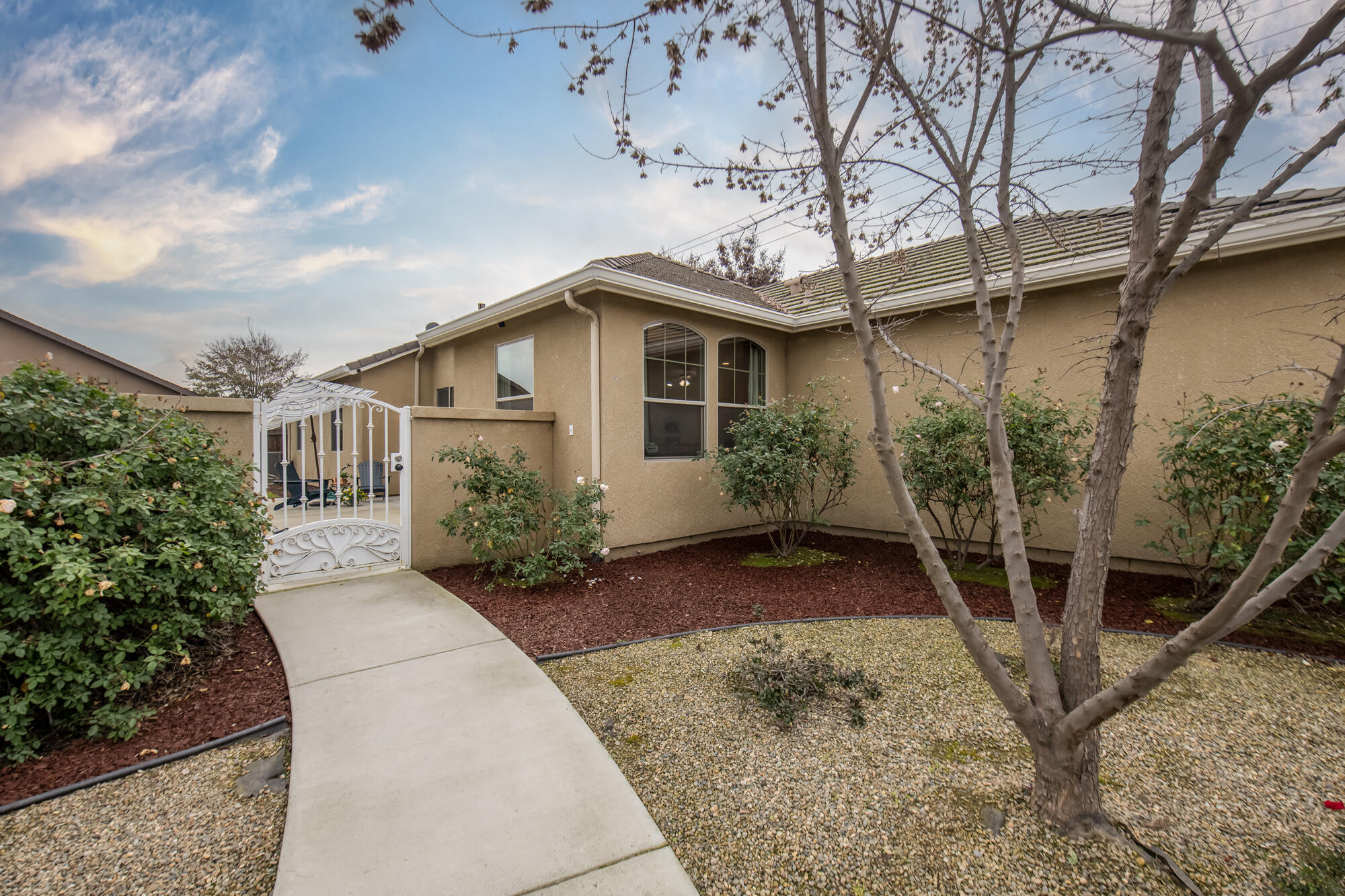 352 S Wind Ct, Visalia, CA 93292