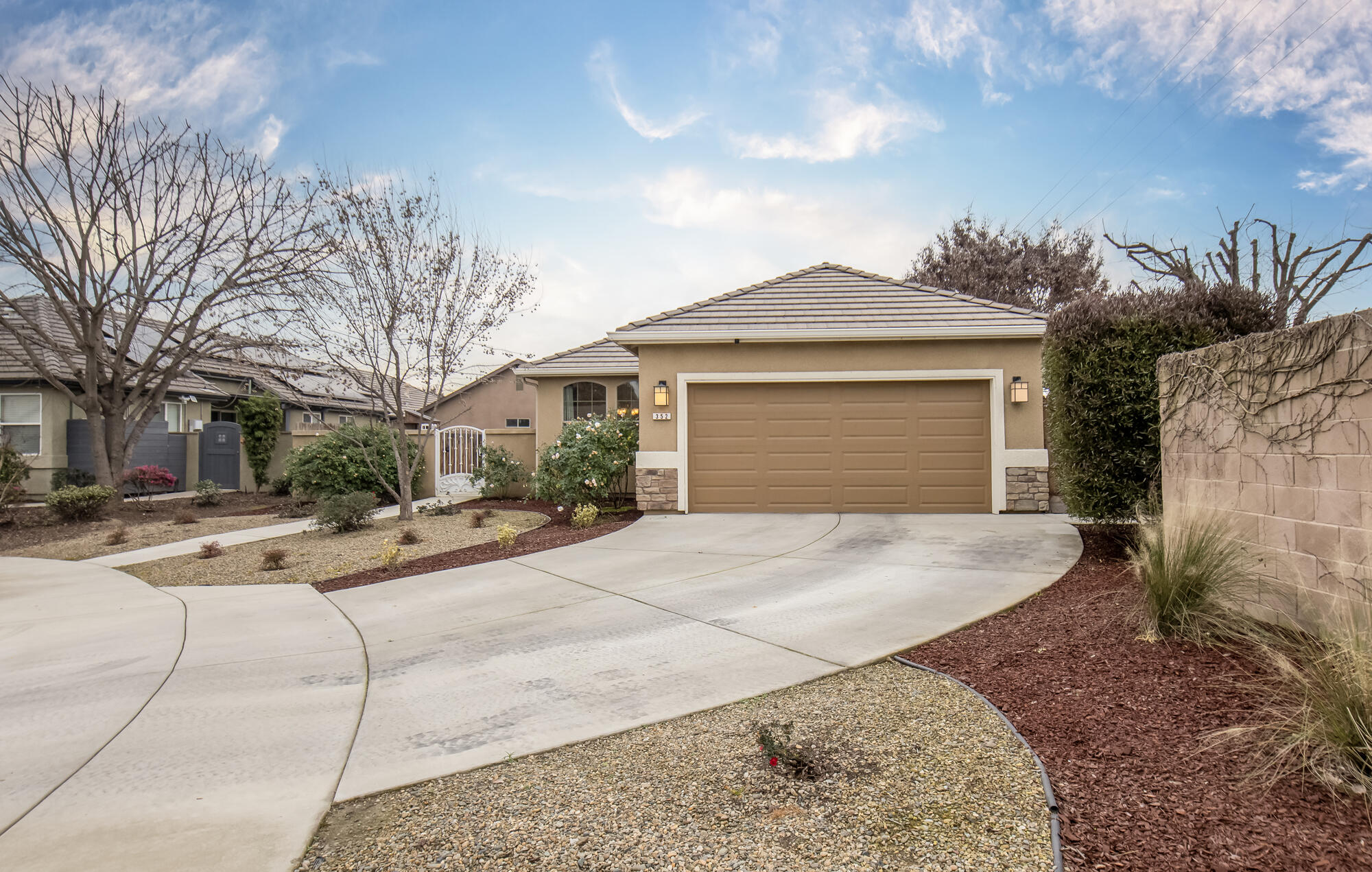 352 S Wind Ct, Visalia, CA 93292