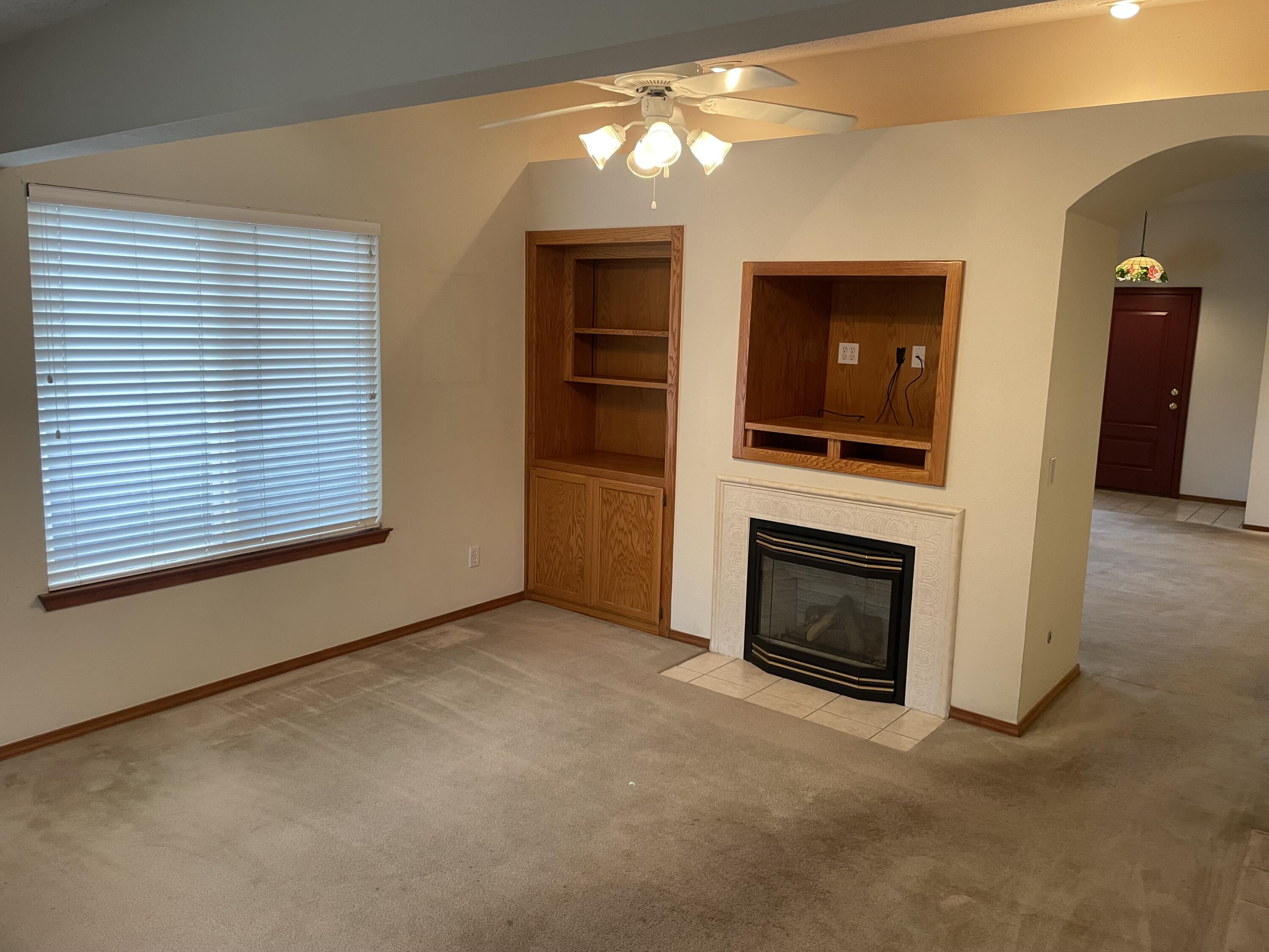 1218 S Parkwood St, Visalia, CA 93277