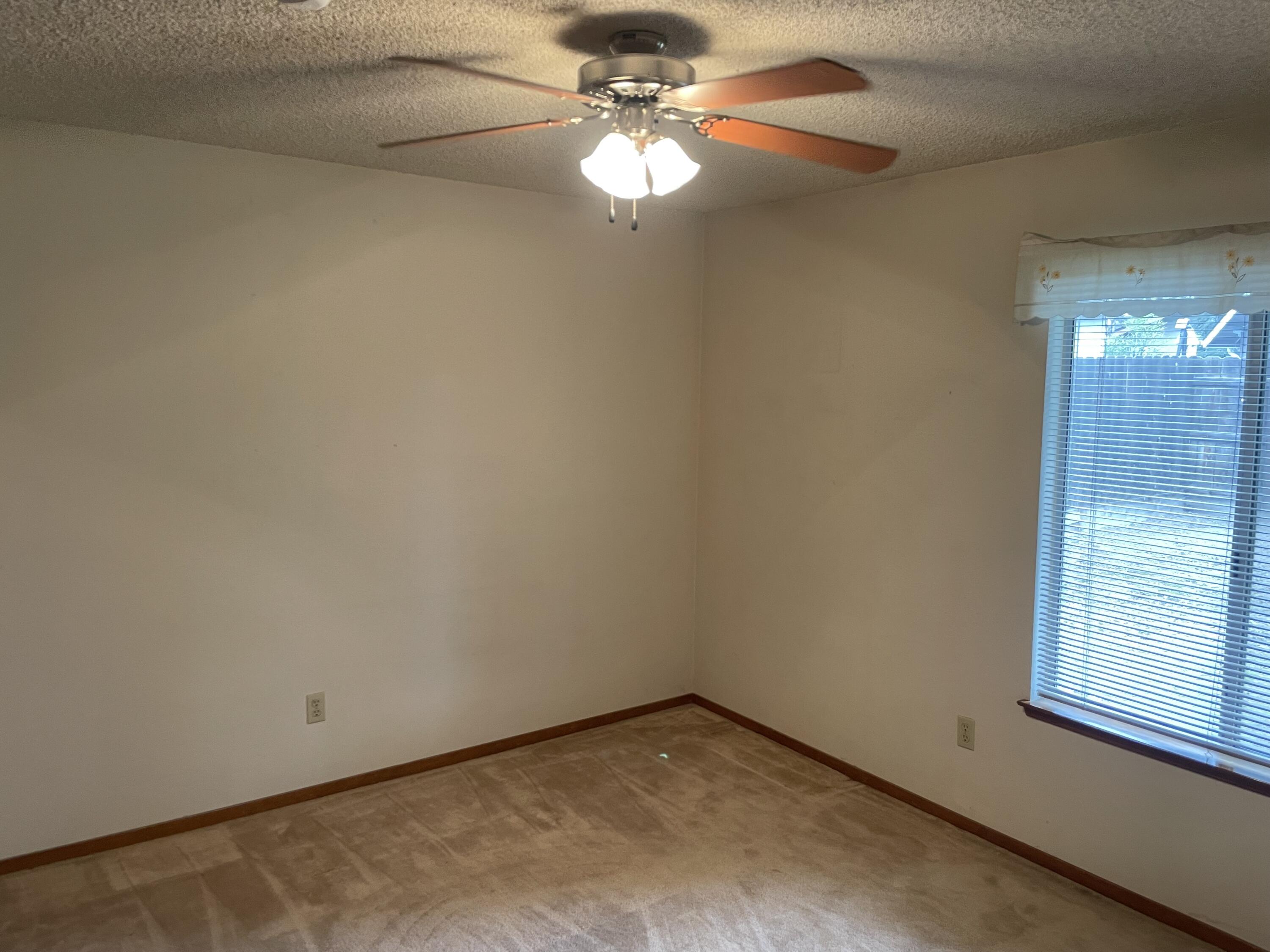 1218 S Parkwood St, Visalia, CA 93277