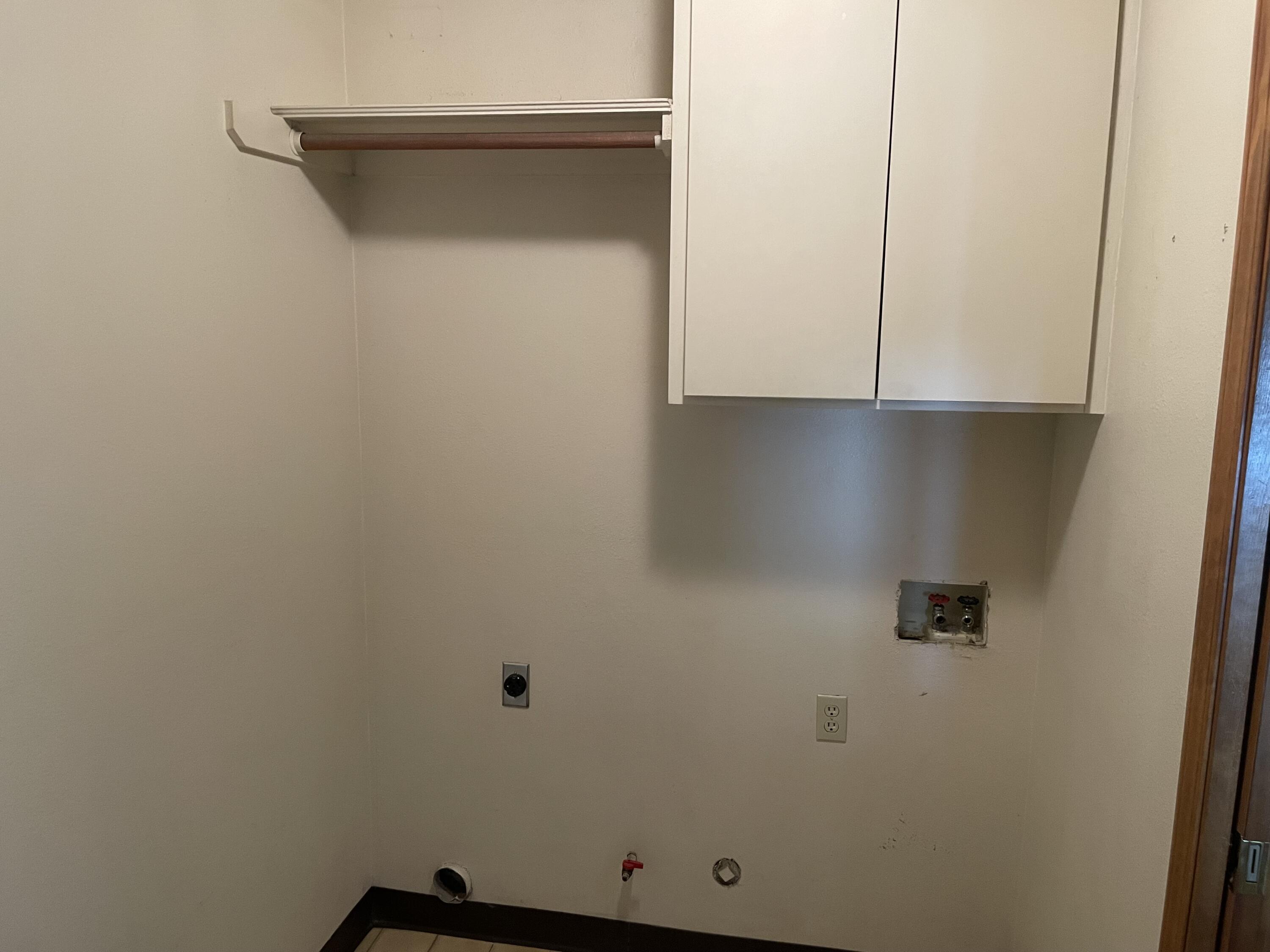 1218 S Parkwood St, Visalia, CA 93277