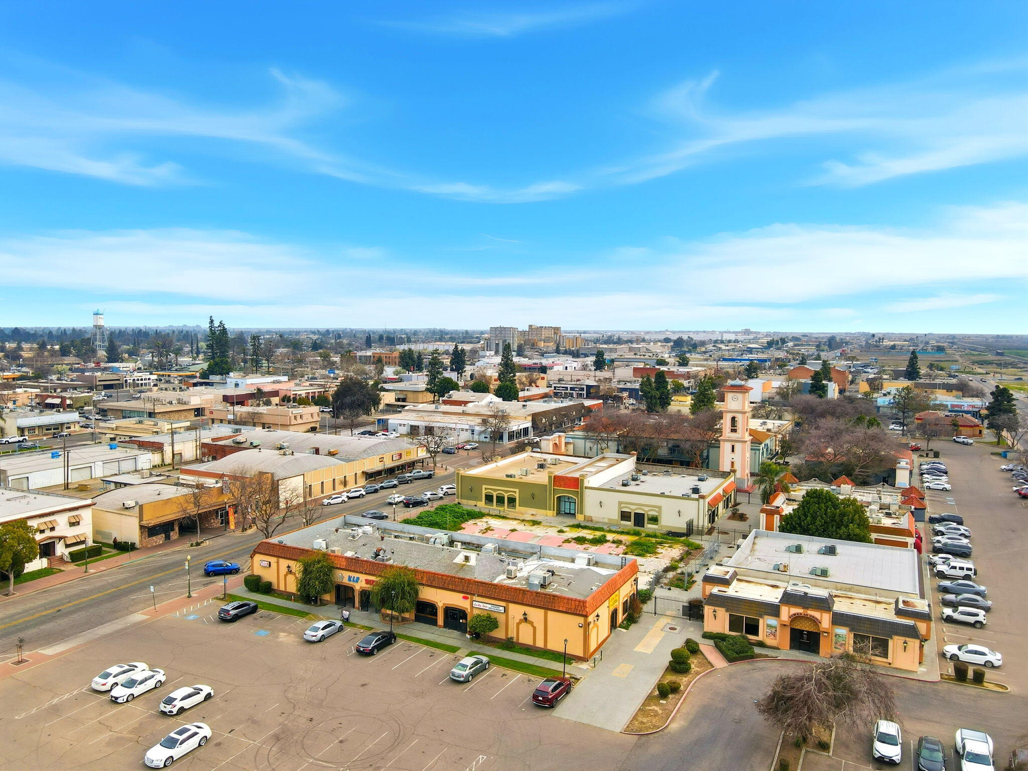 135 E Tulare Ave, Tulare, CA 93274