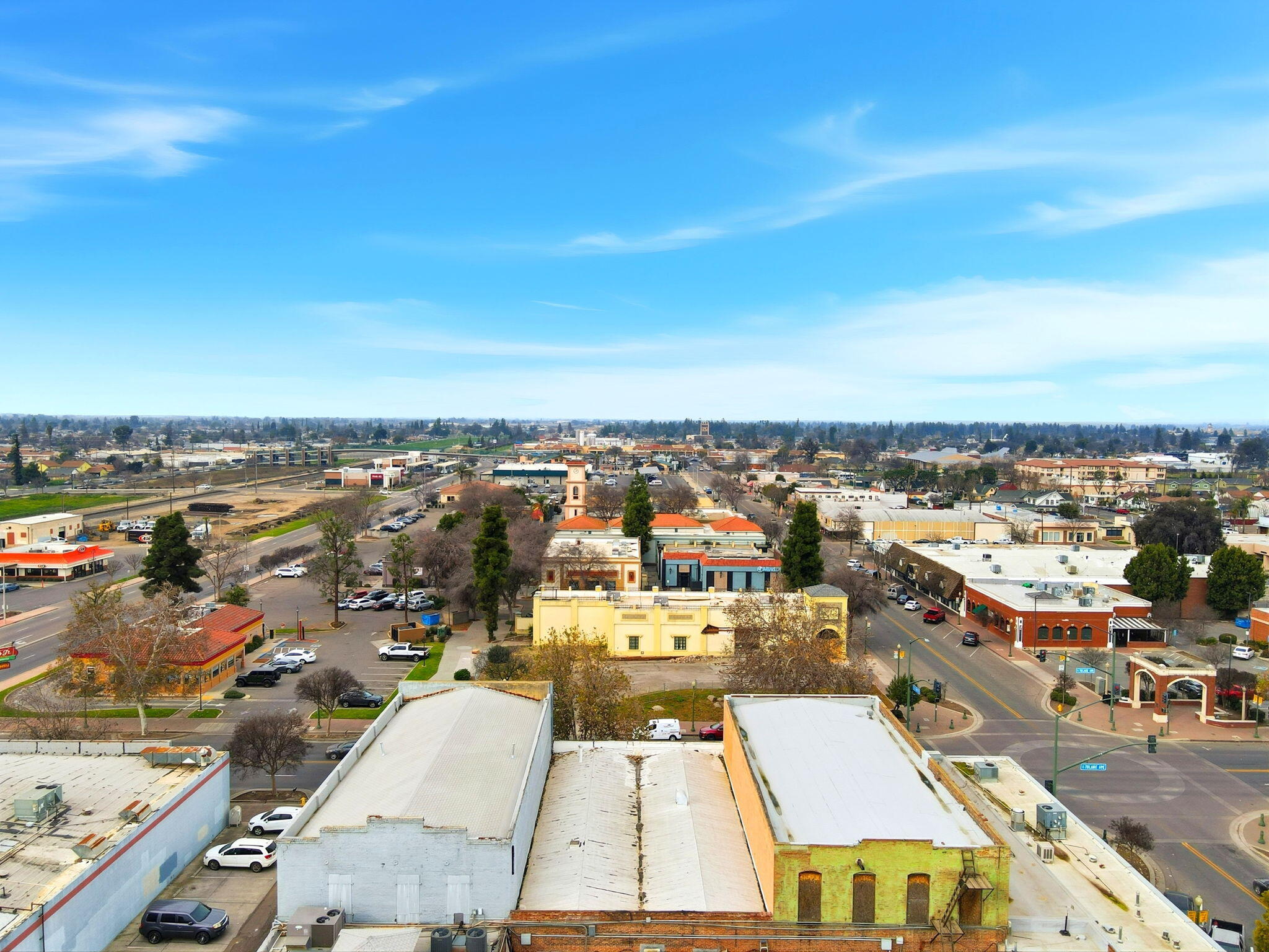 135 E Tulare Ave, Tulare, CA 93274