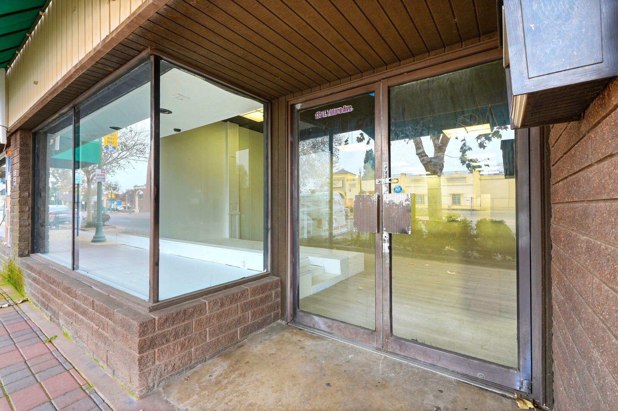 135 E Tulare Ave, Tulare, CA 93274