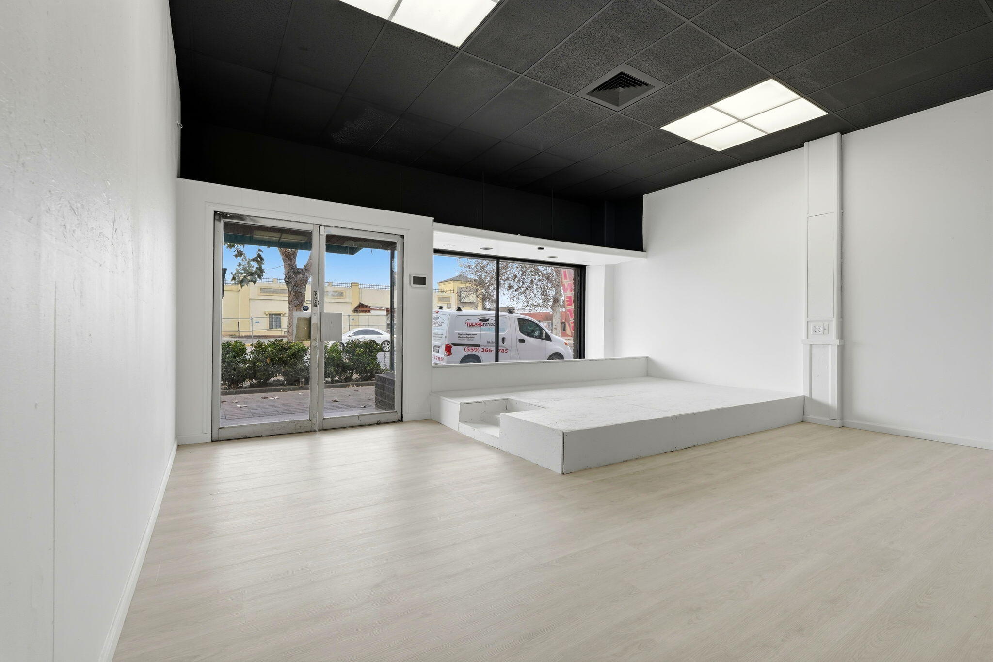 135 E Tulare Ave, Tulare, CA 93274