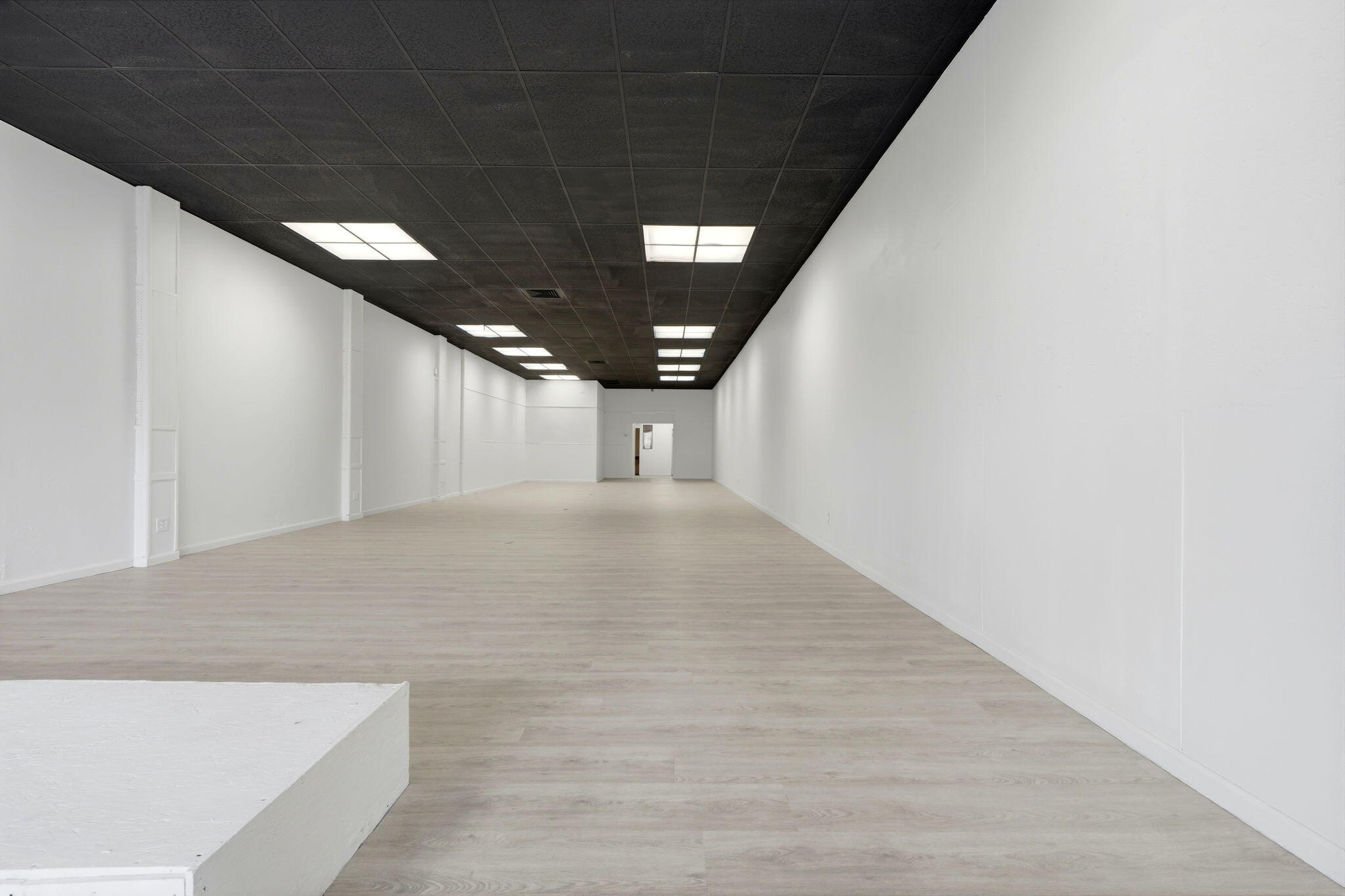 135 E Tulare Ave, Tulare, CA 93274