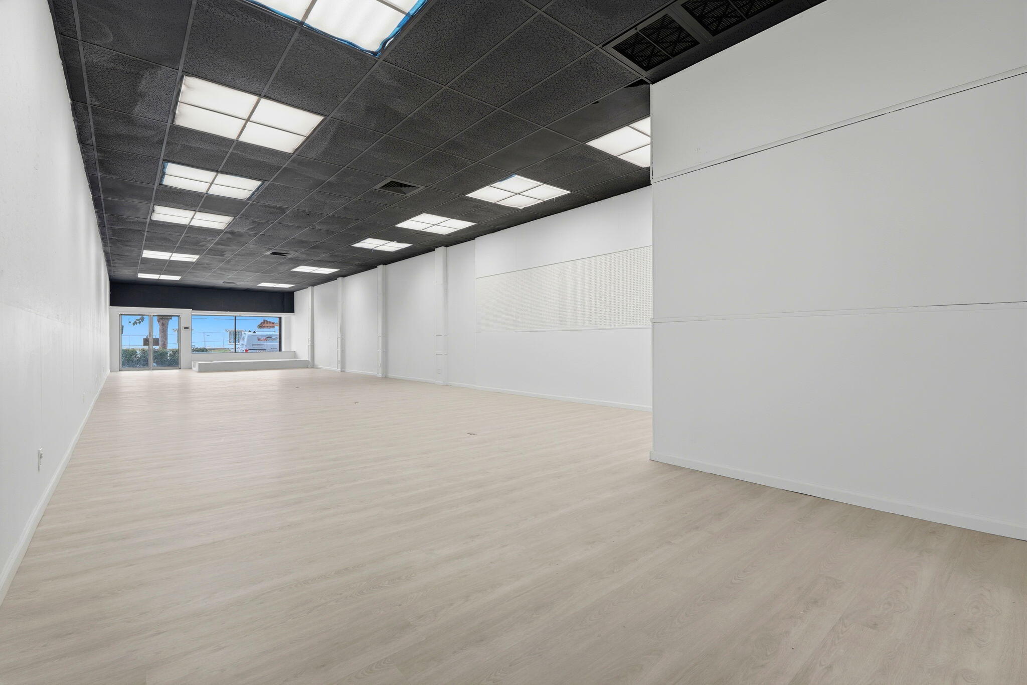 135 E Tulare Ave, Tulare, CA 93274