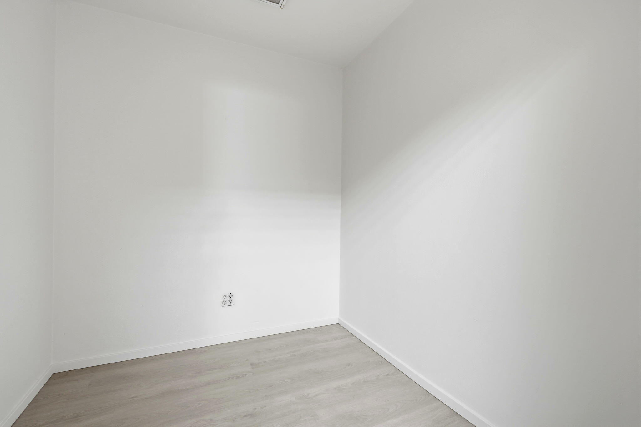 135 E Tulare Ave, Tulare, CA 93274