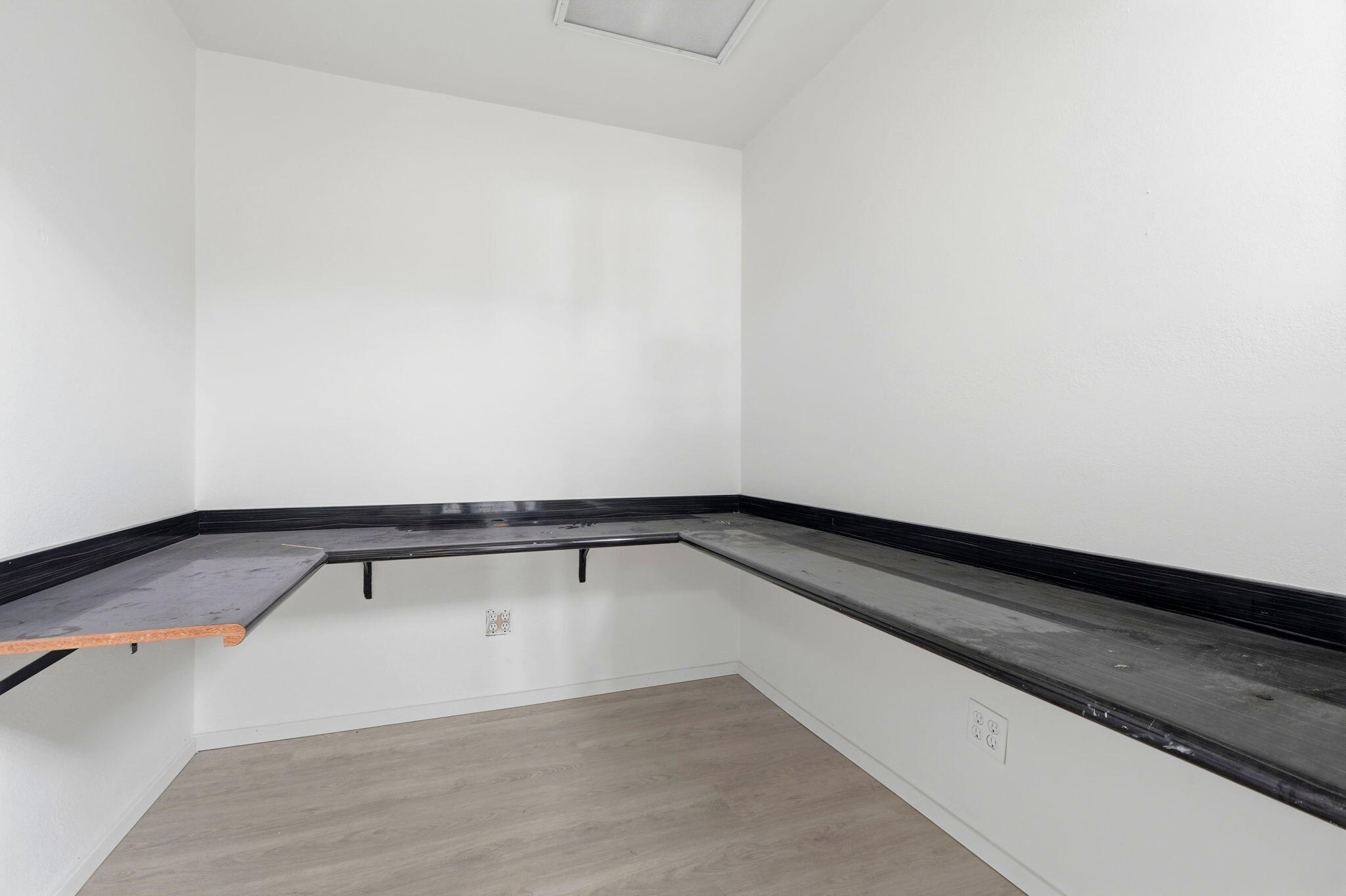 135 E Tulare Ave, Tulare, CA 93274