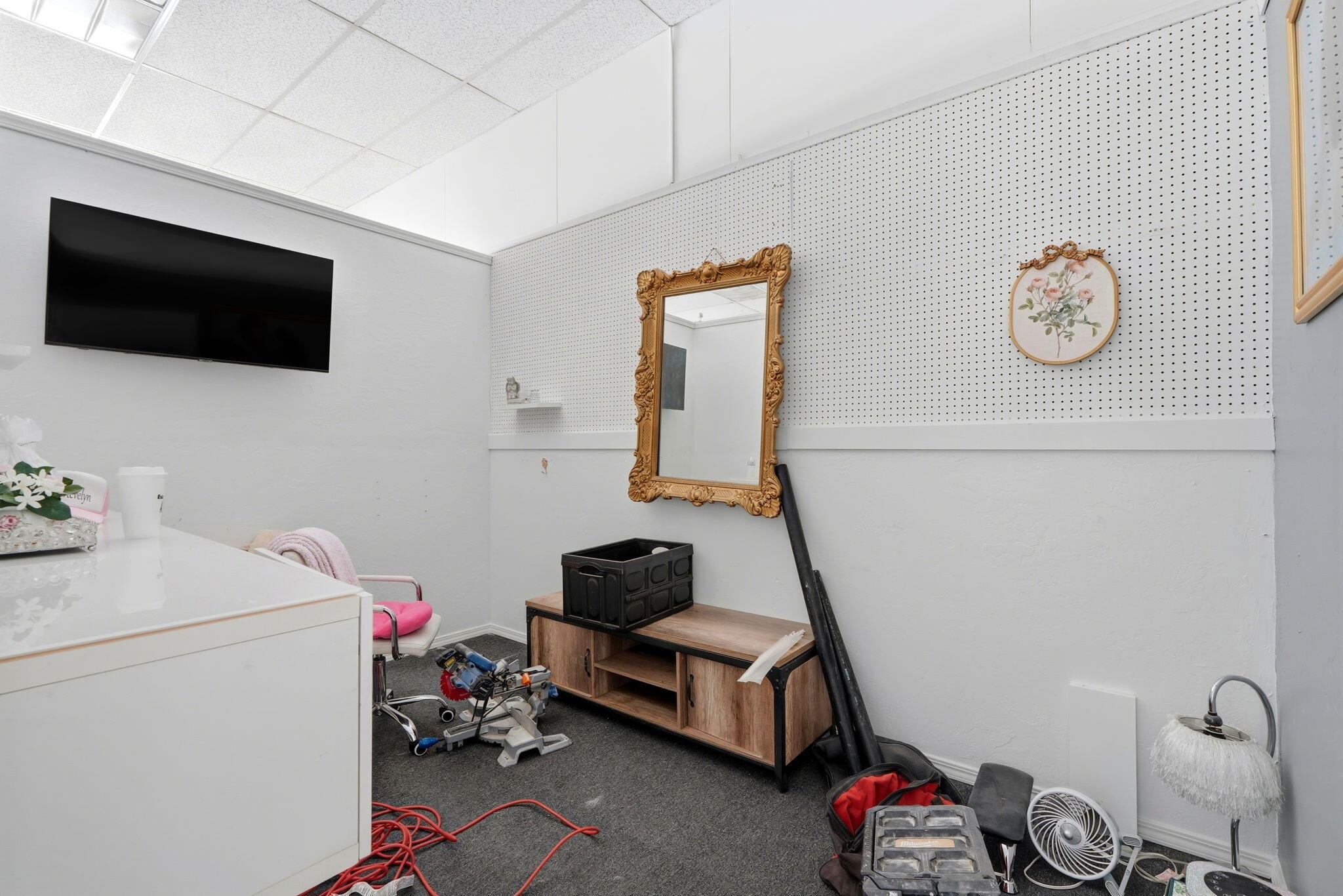 135 E Tulare Ave, Tulare, CA 93274